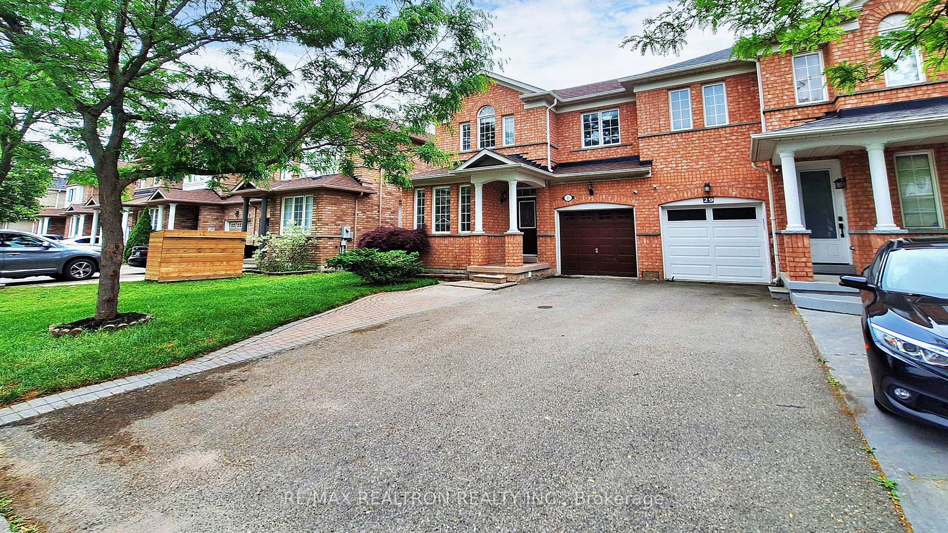 Photo 3 of 31 Sedgeway Heights, Vaughan, Vellore Village — HOMEH