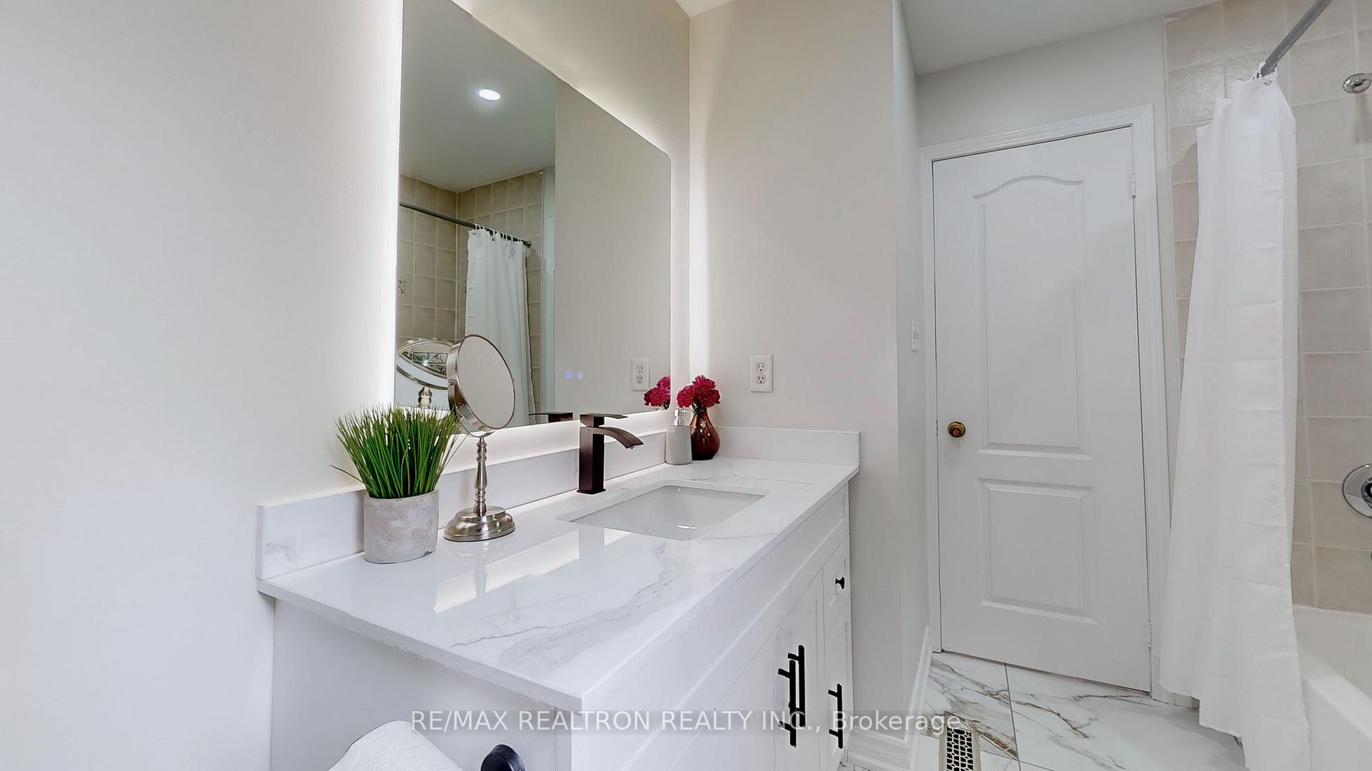 Photo 32 of 31 Sedgeway Heights, Vaughan, Vellore Village — HOMEH
