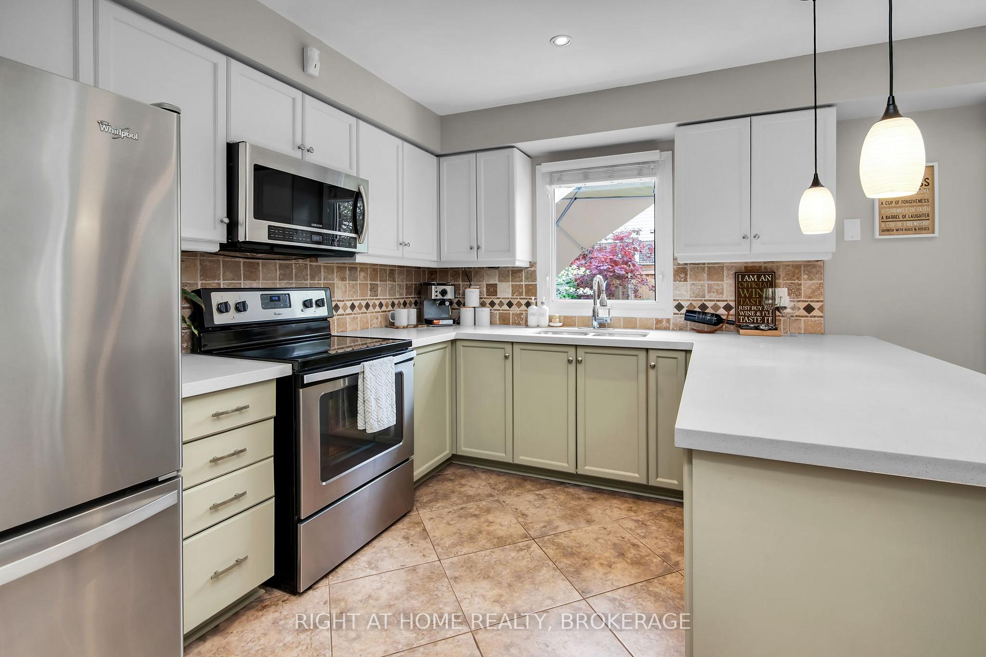 Photo 13 of 10 Ennisclare Place, Whitby, Pringle Creek — HOMEH
