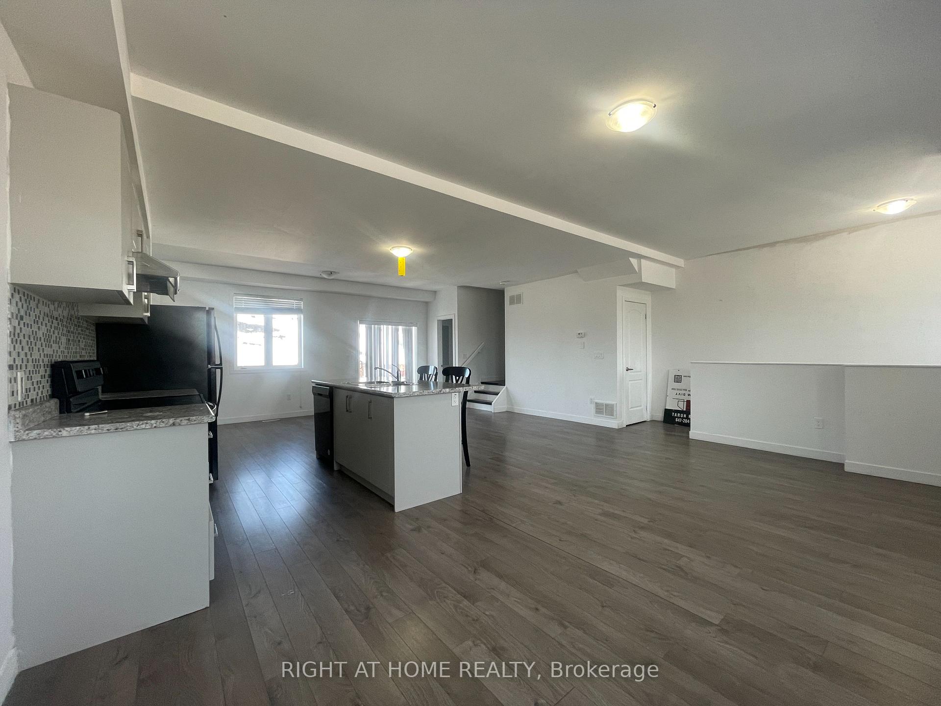 Photo 3 of Unit 7A (UPPER), 23 Denistoun Street, Welland, Broadway — HOMEH