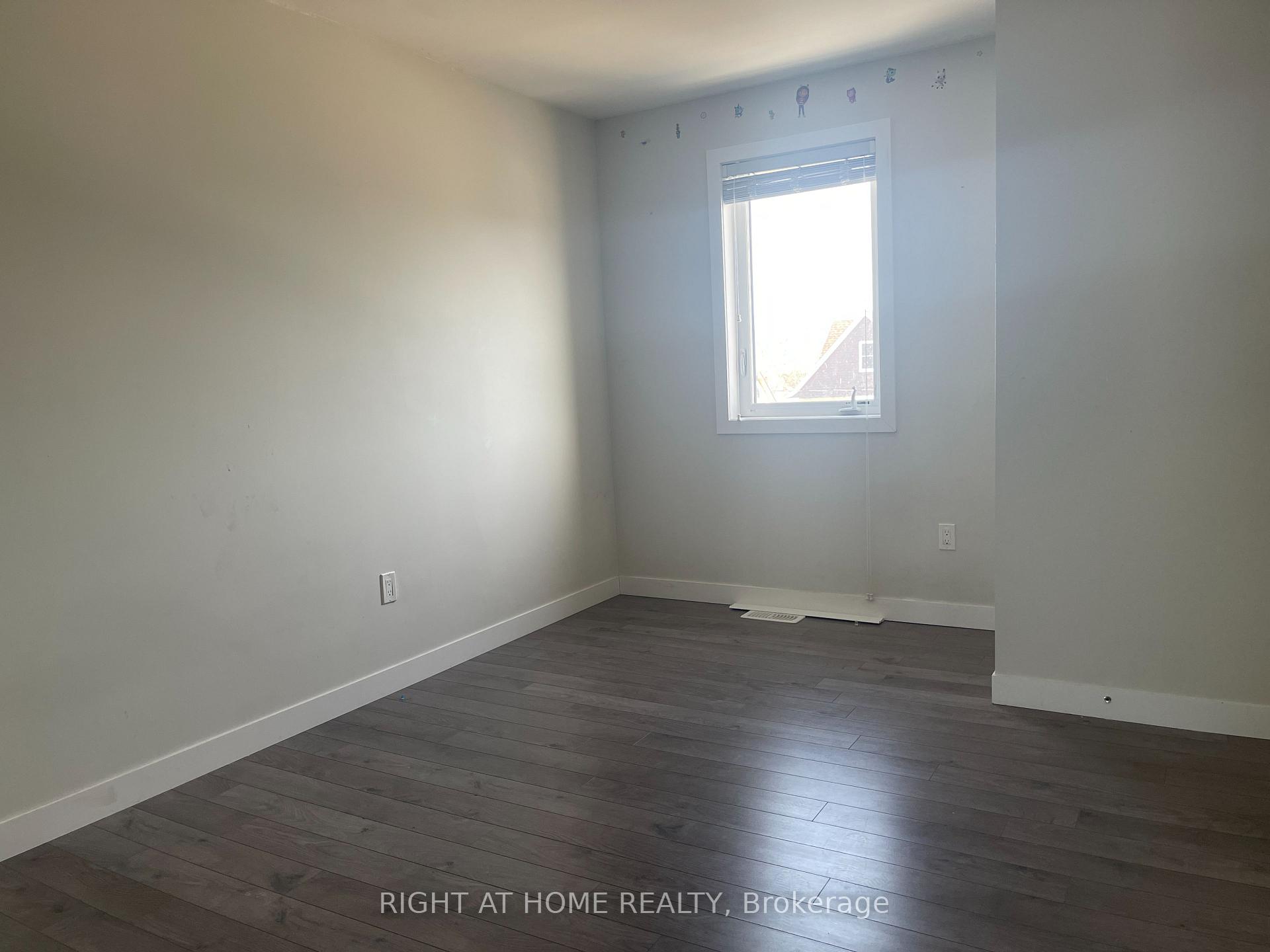 Photo 9 of Unit 7A (UPPER), 23 Denistoun Street, Welland, Broadway — HOMEH