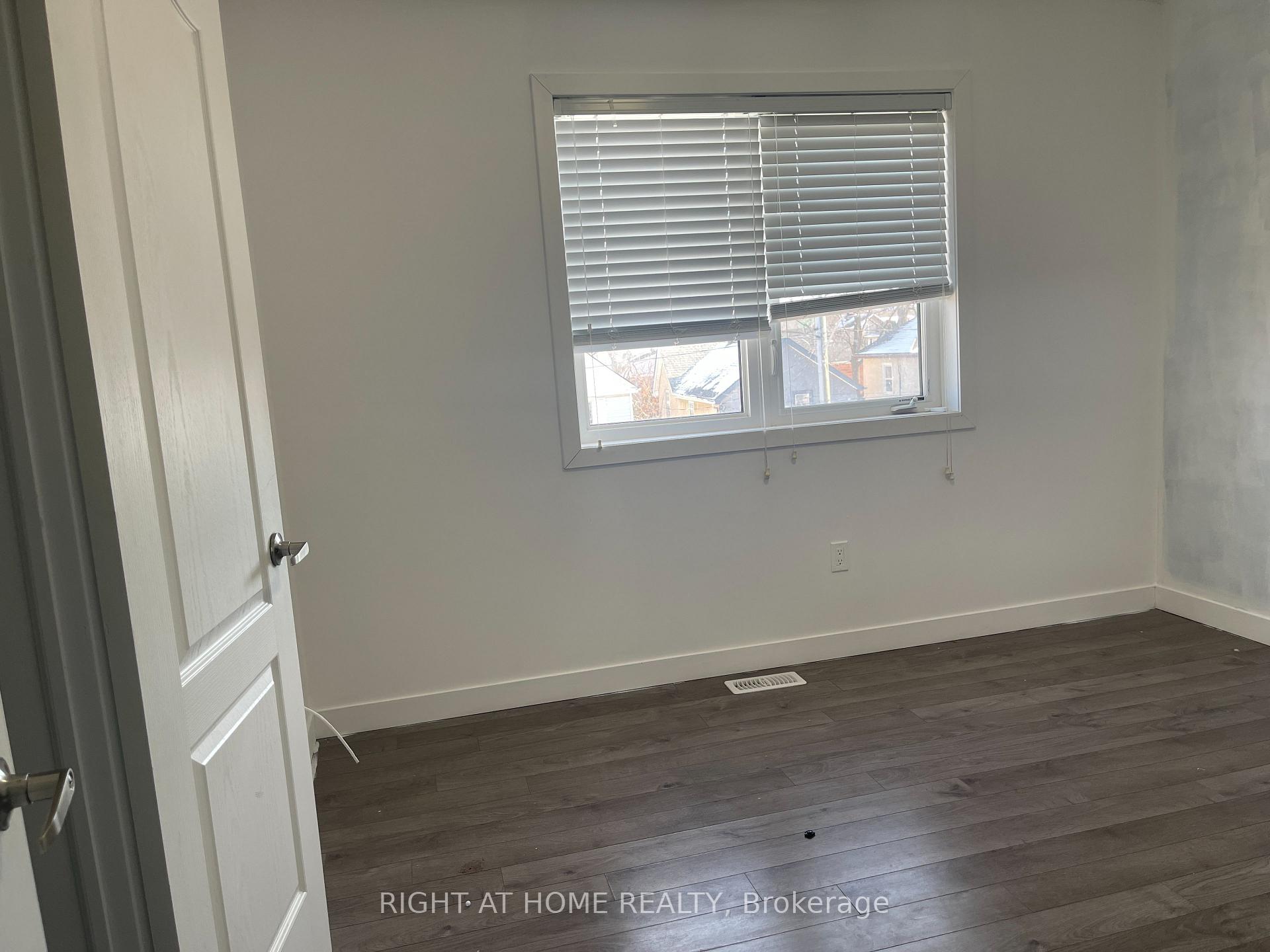 Photo 10 of Unit 7A (UPPER), 23 Denistoun Street, Welland, Broadway — HOMEH
