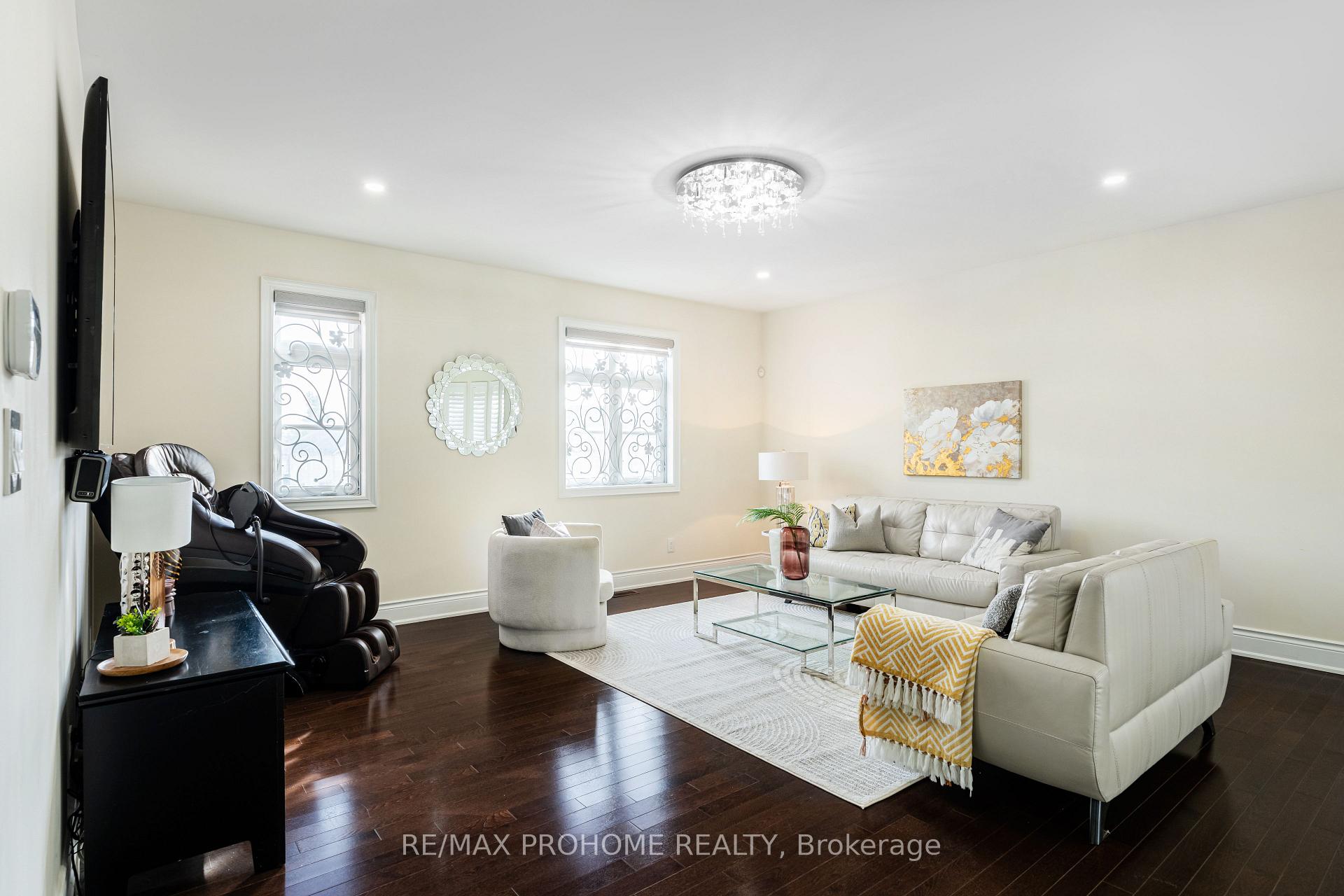 Photo 16 of 48 Silver Sterling Crescent, Vaughan, Vellore Village — HOMEH