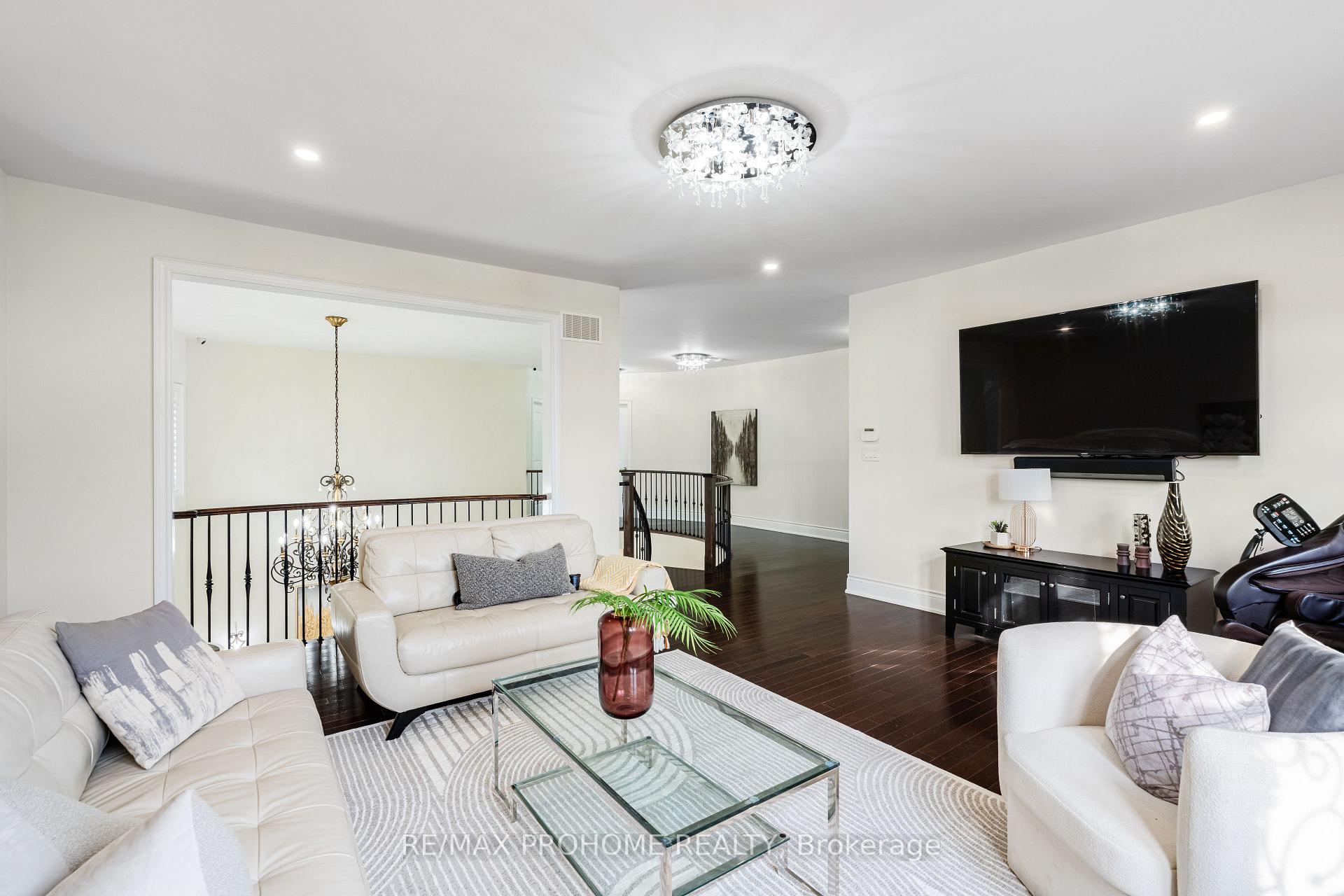 Photo 17 of 48 Silver Sterling Crescent, Vaughan, Vellore Village — HOMEH