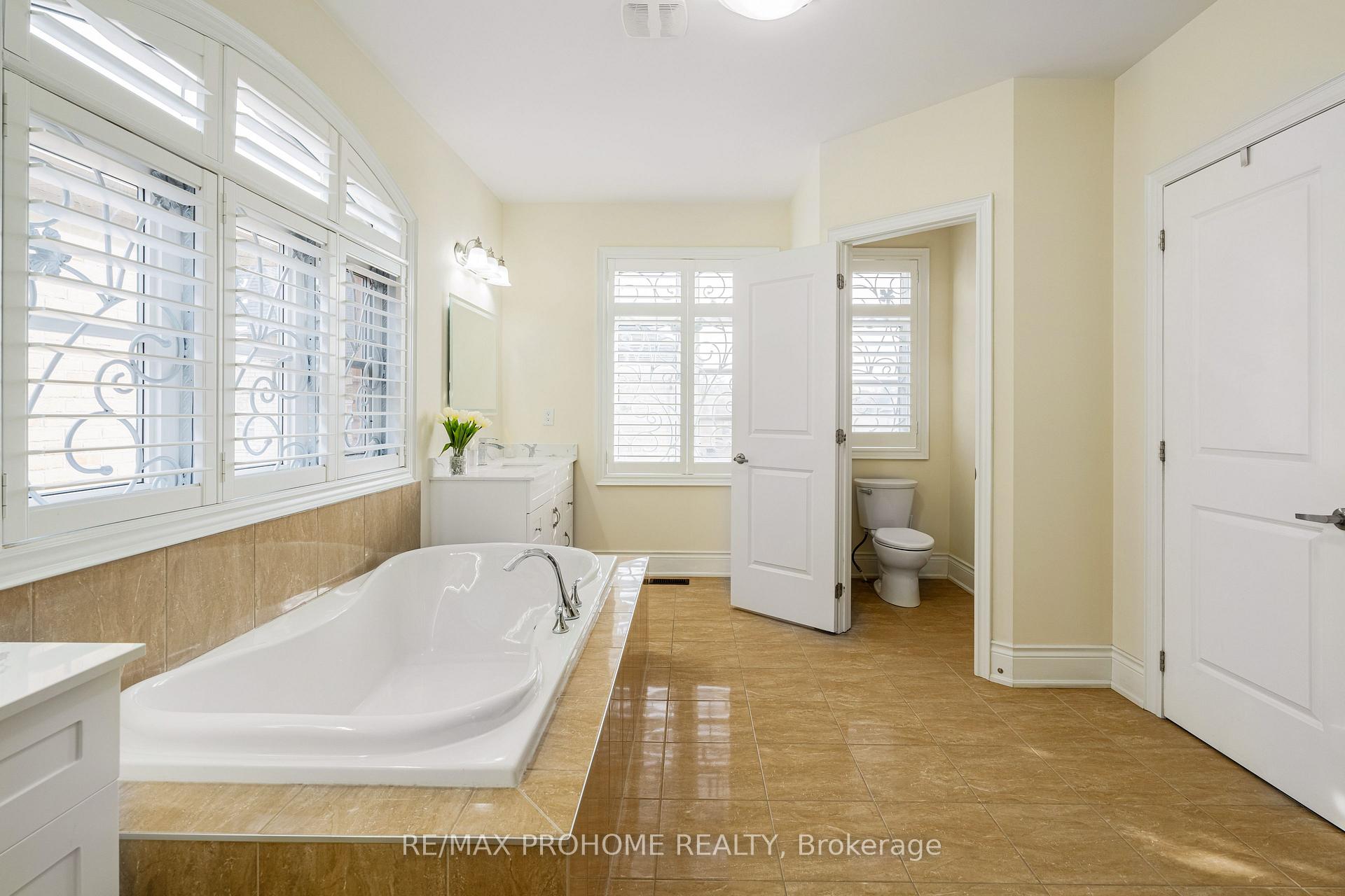 Photo 25 of 48 Silver Sterling Crescent, Vaughan, Vellore Village — HOMEH
