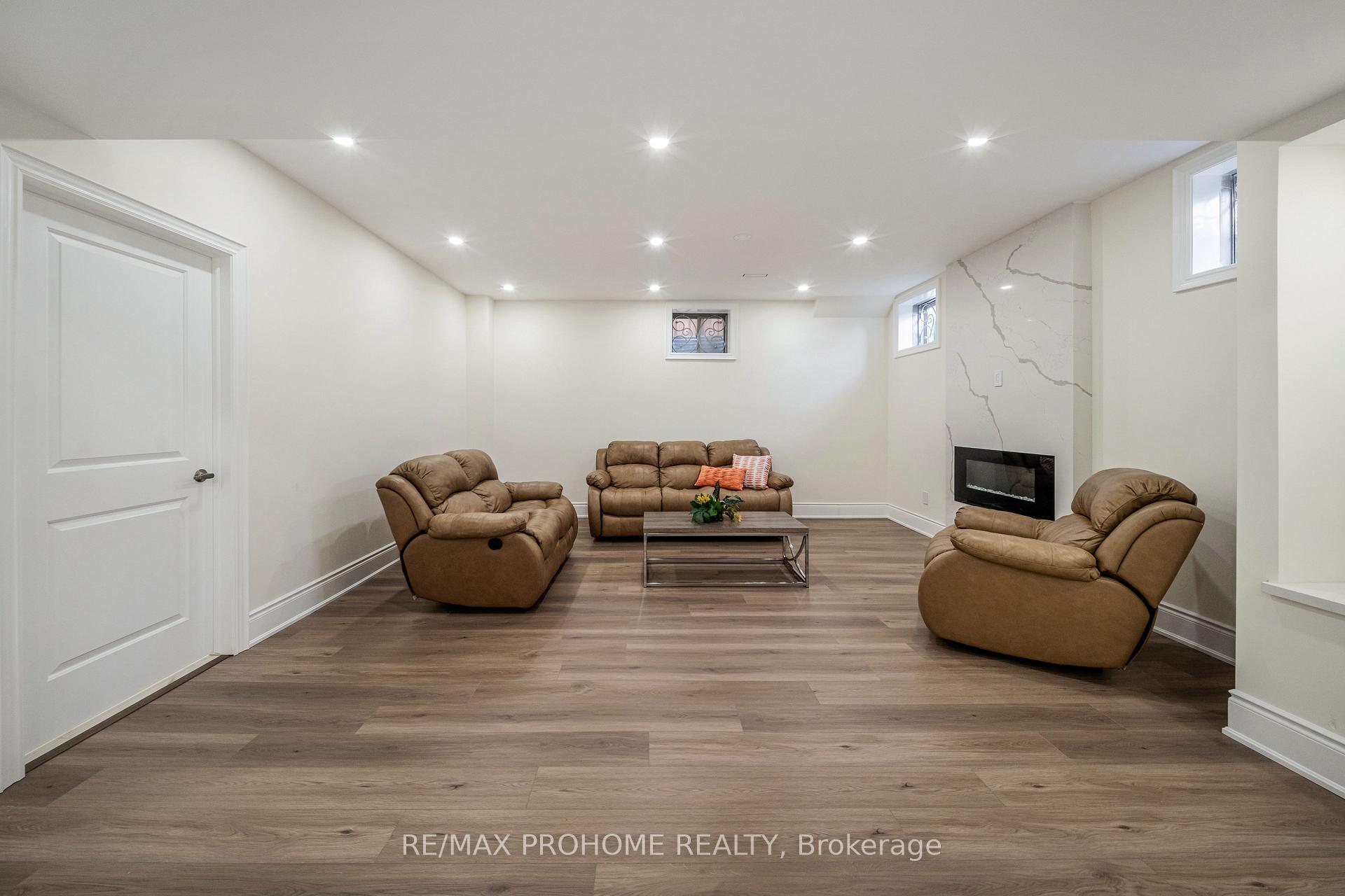 Photo 40 of 48 Silver Sterling Crescent, Vaughan, Vellore Village — HOMEH