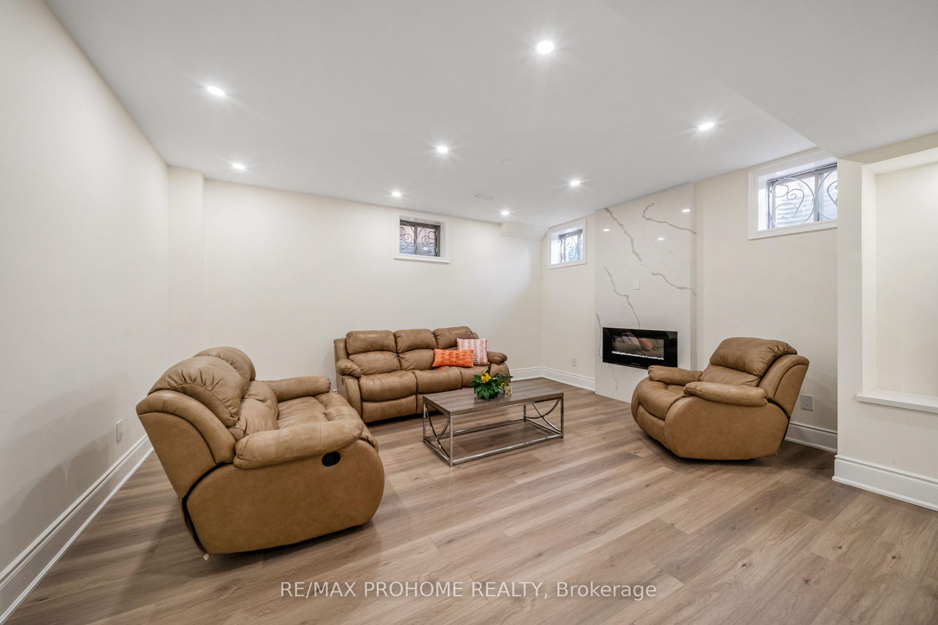 Photo 41 of 48 Silver Sterling Crescent, Vaughan, Vellore Village — HOMEH