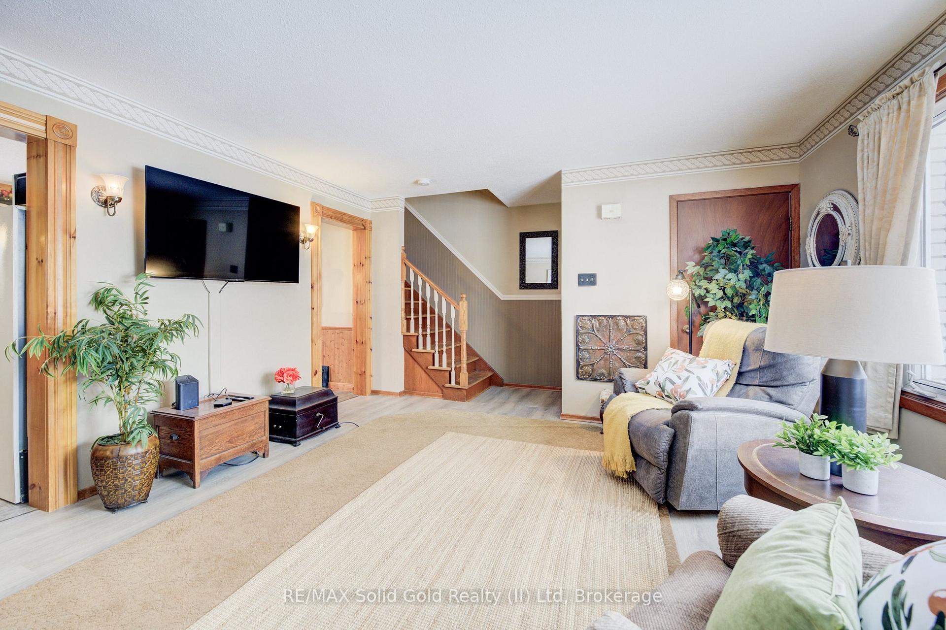 Photo 2 of 89 Oriole Parkway W, Woolwich — HOMEH
