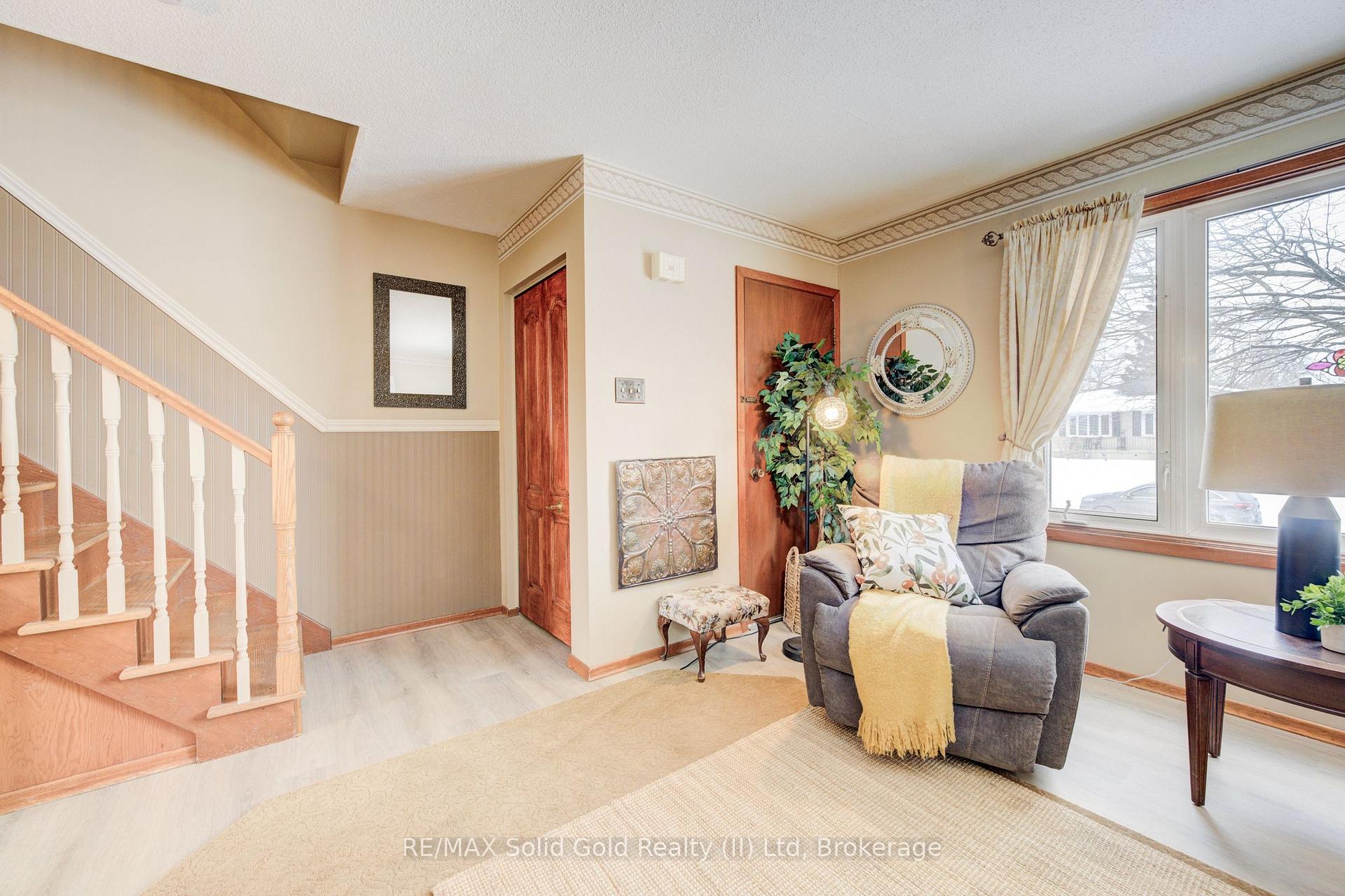 Photo 3 of 89 Oriole Parkway W, Woolwich — HOMEH