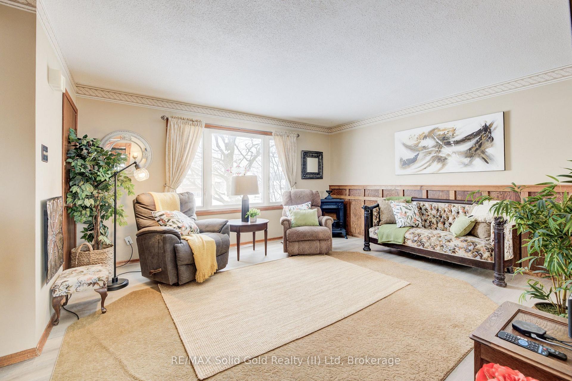 Photo 4 of 89 Oriole Parkway W, Woolwich — HOMEH