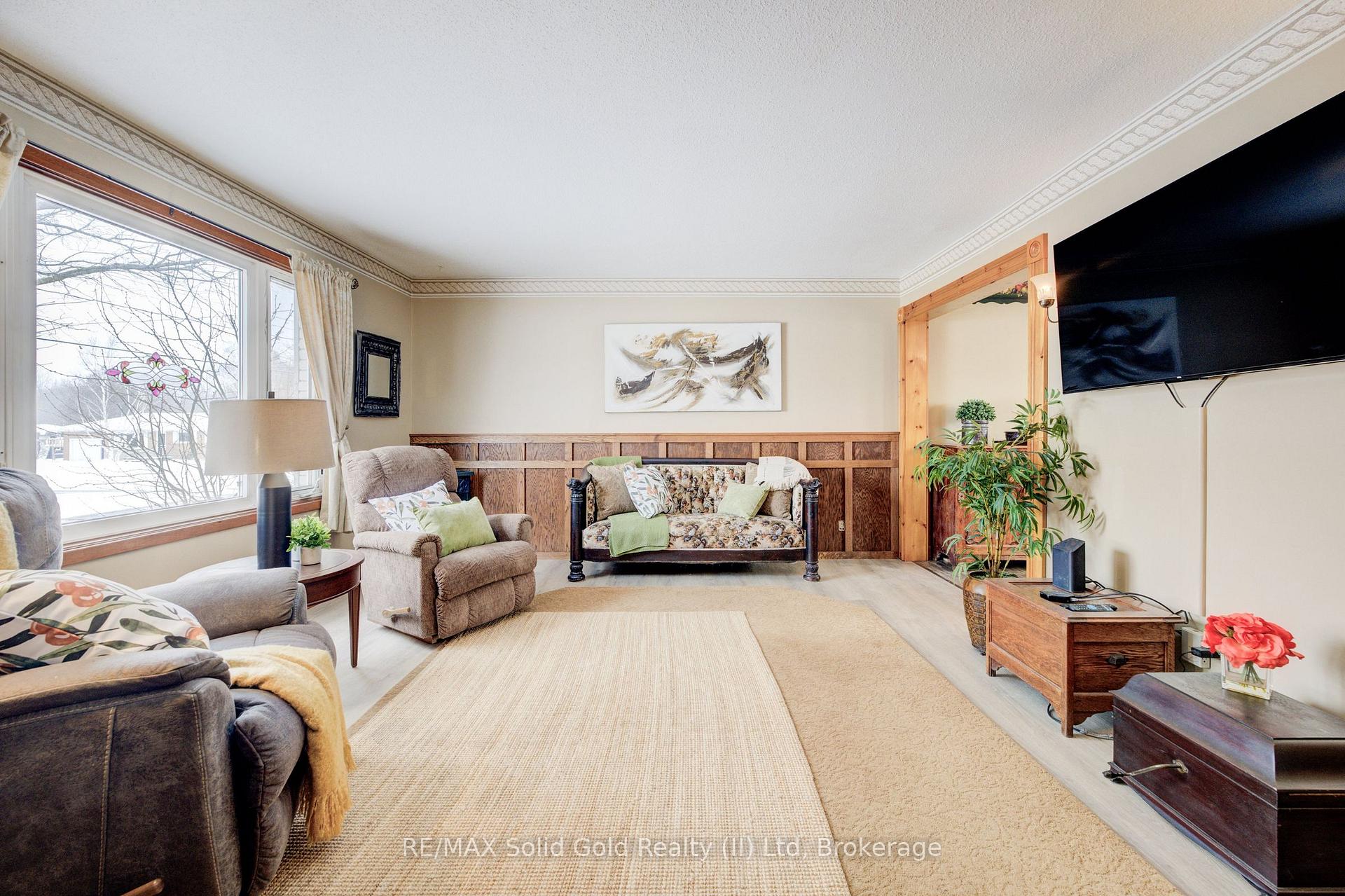 Photo 5 of 89 Oriole Parkway W, Woolwich — HOMEH