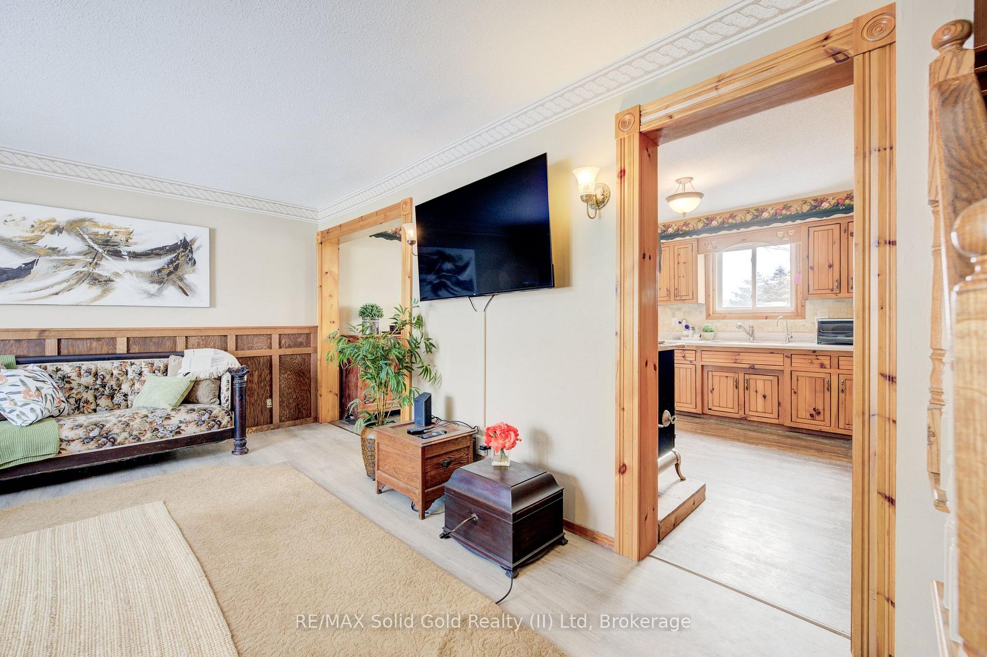 Photo 6 of 89 Oriole Parkway W, Woolwich — HOMEH