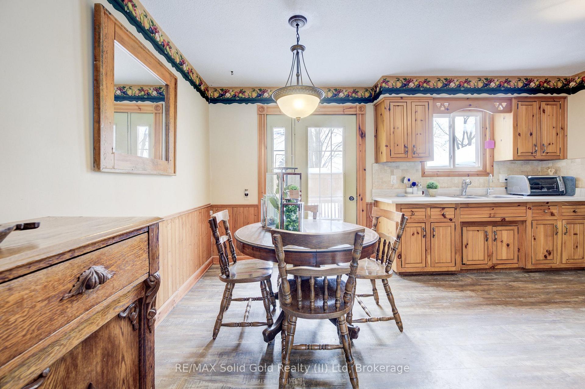 Photo 8 of 89 Oriole Parkway W, Woolwich — HOMEH