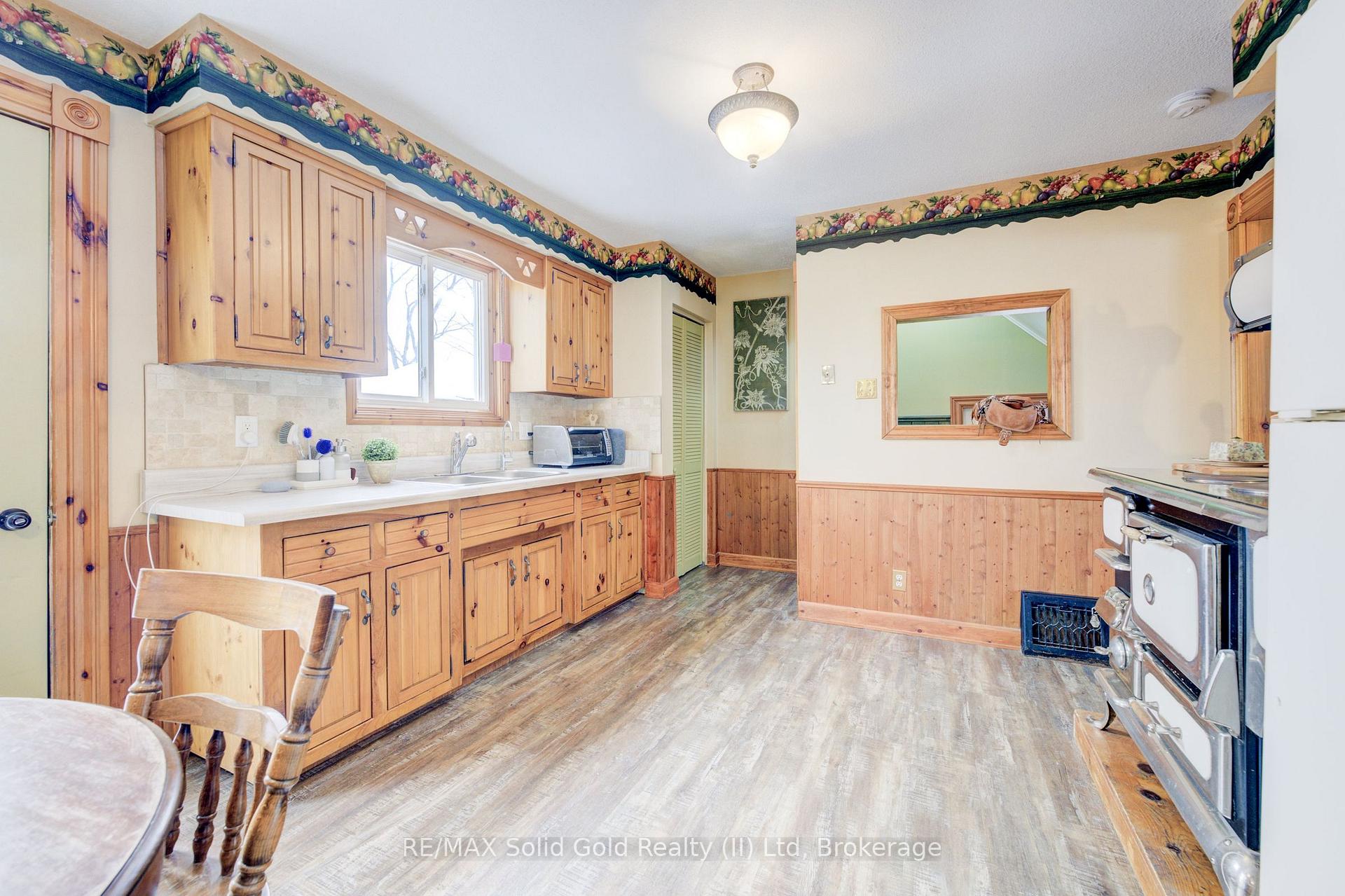 Photo 9 of 89 Oriole Parkway W, Woolwich — HOMEH