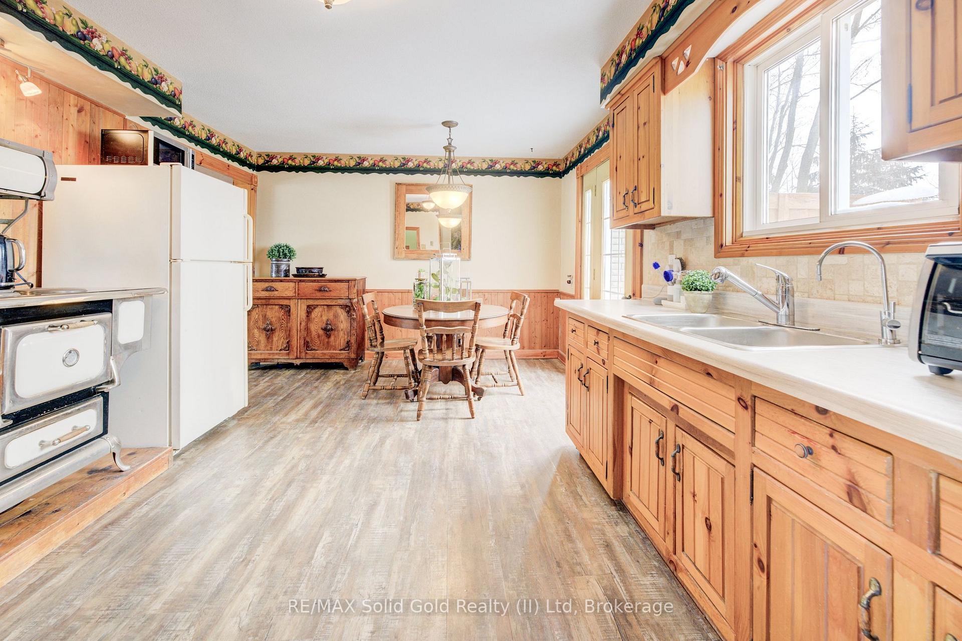Photo 11 of 89 Oriole Parkway W, Woolwich — HOMEH