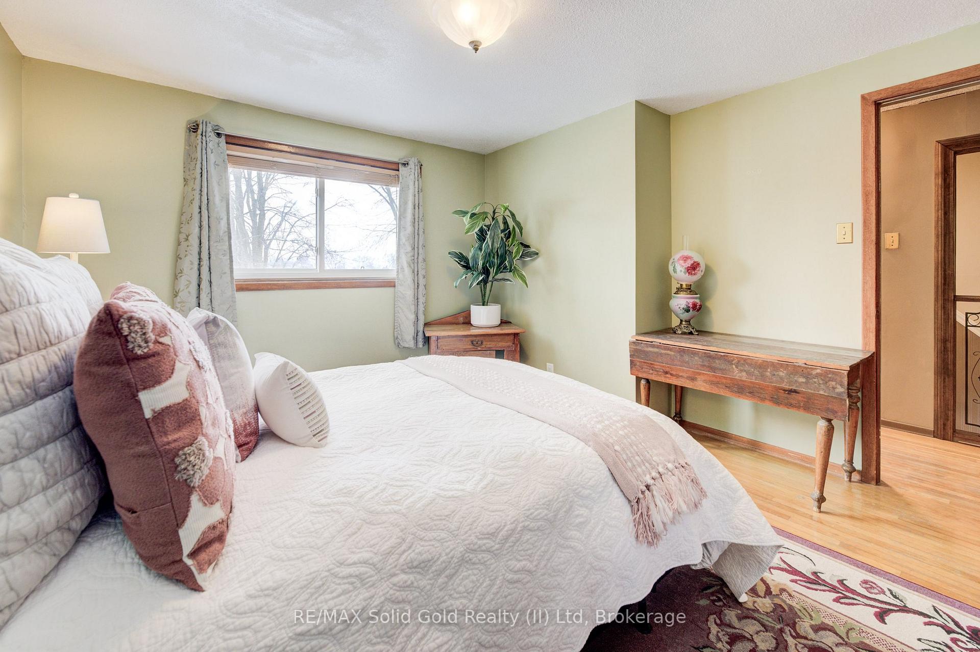 Photo 15 of 89 Oriole Parkway W, Woolwich — HOMEH