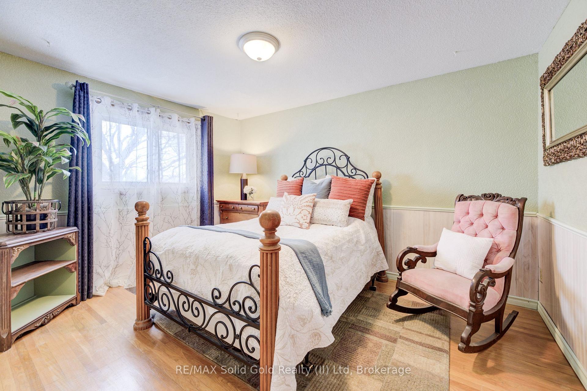 Photo 17 of 89 Oriole Parkway W, Woolwich — HOMEH