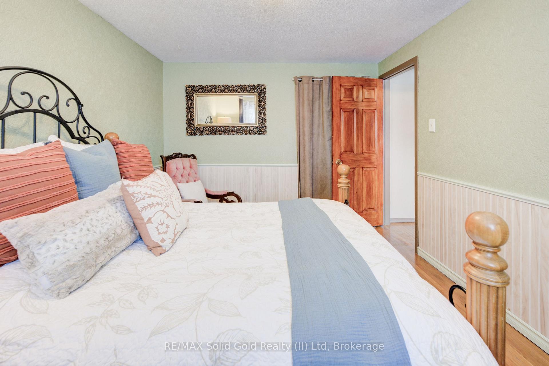 Photo 18 of 89 Oriole Parkway W, Woolwich — HOMEH