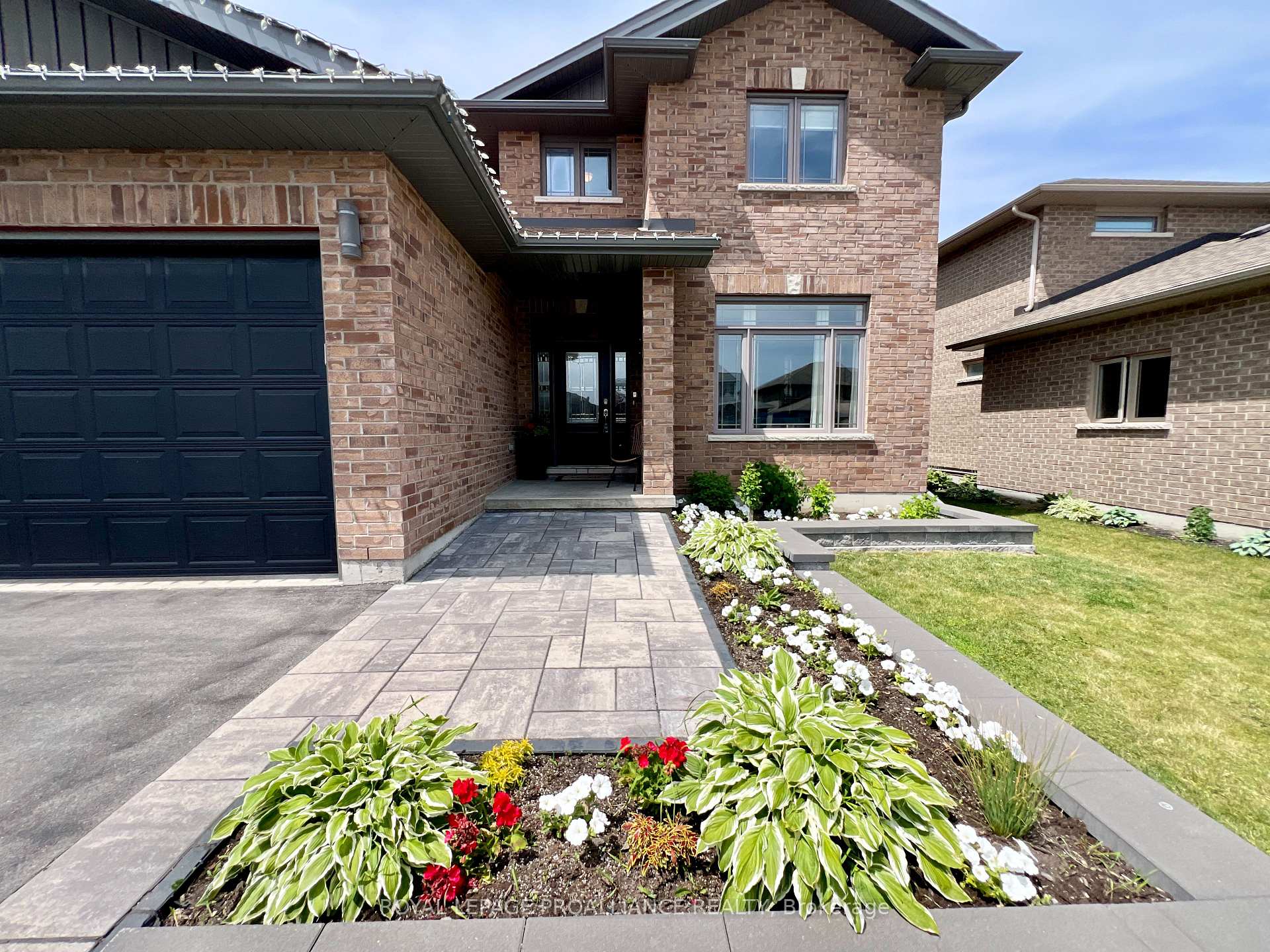 Photo 2 of 32 Vertis Court, Belleville, Thurlow Ward — HOMEH