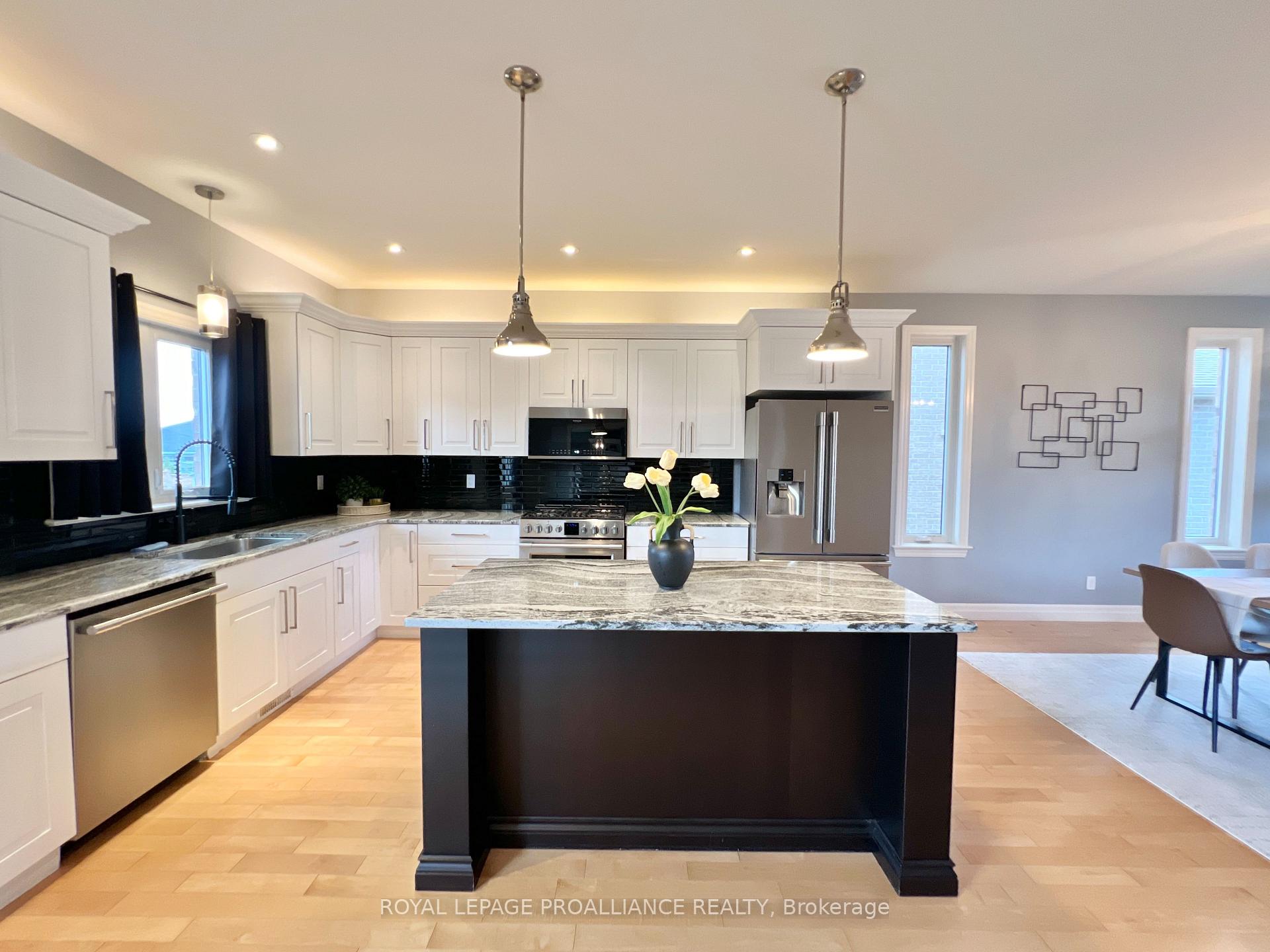Photo 12 of 32 Vertis Court, Belleville, Thurlow Ward — HOMEH