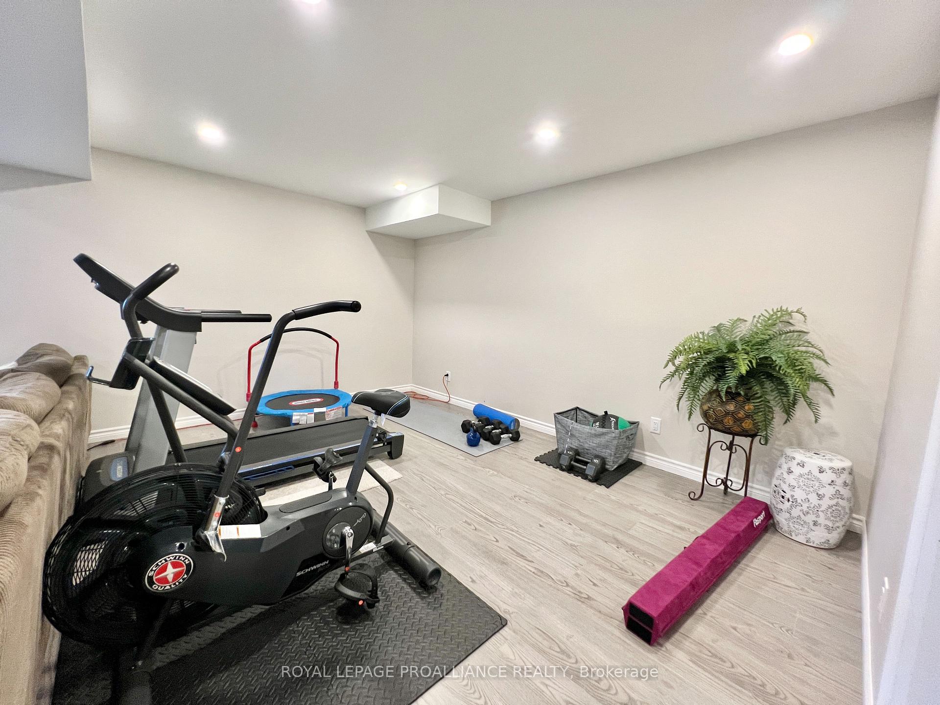 Photo 26 of 32 Vertis Court, Belleville, Thurlow Ward — HOMEH