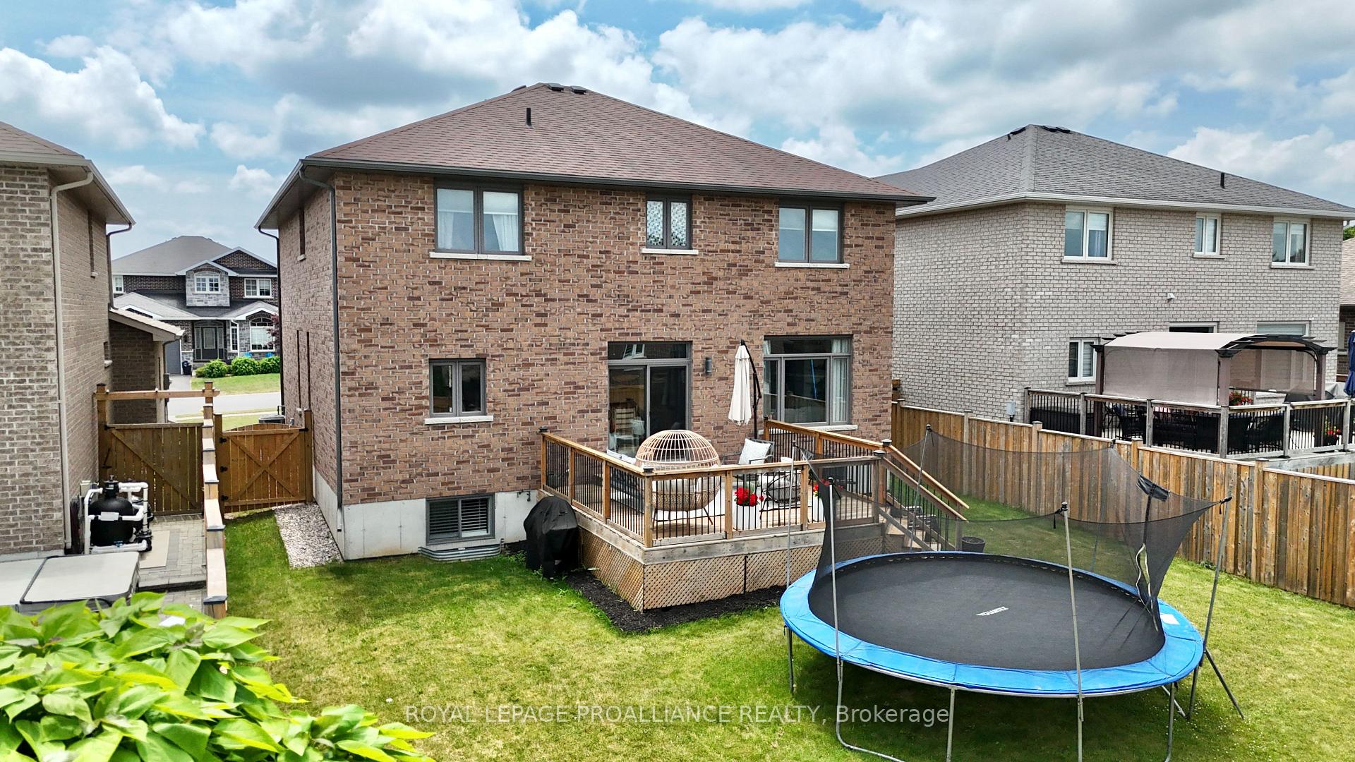 Photo 33 of 32 Vertis Court, Belleville, Thurlow Ward — HOMEH