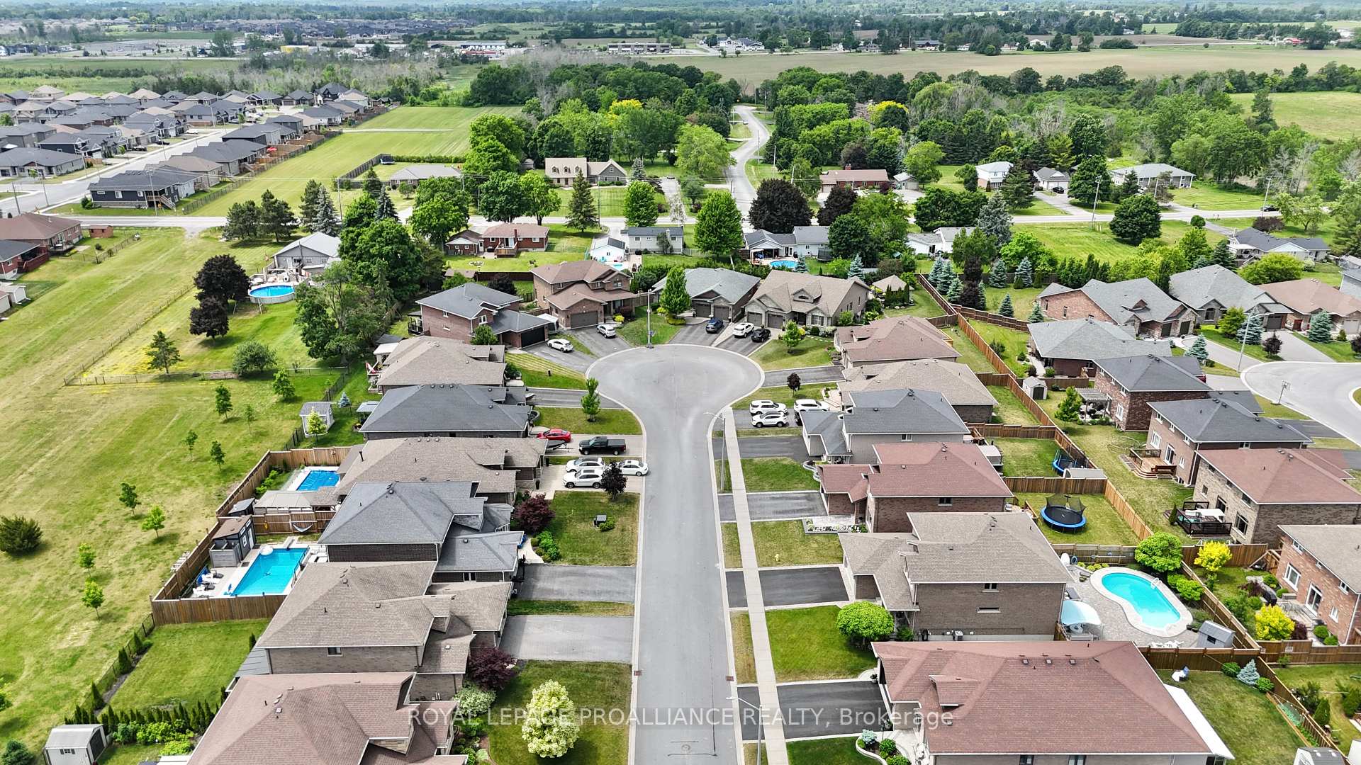 Photo 37 of 32 Vertis Court, Belleville, Thurlow Ward — HOMEH