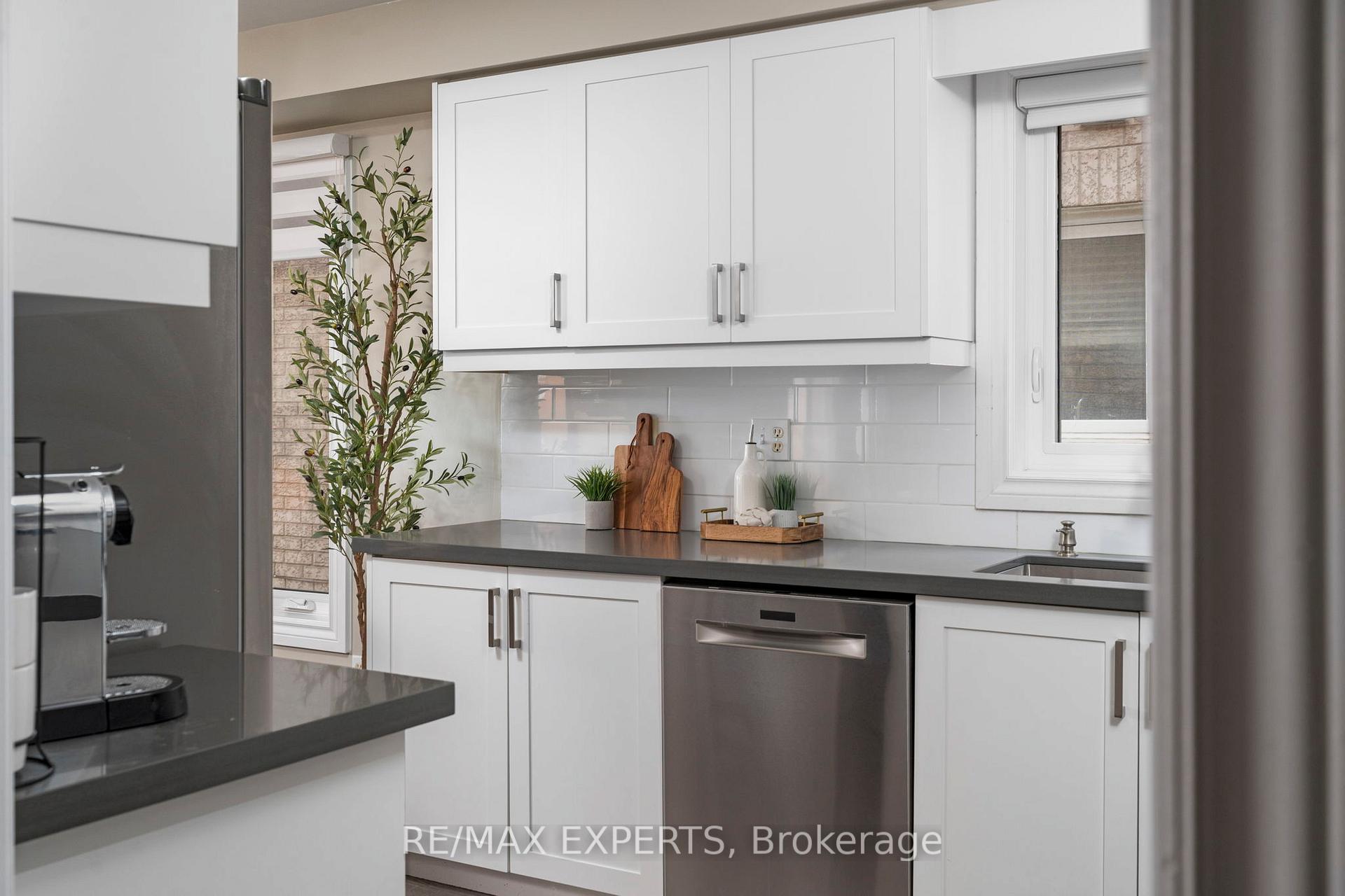 Photo 5 of 157 Primeau Drive, Aurora, Aurora Grove — HOMEH