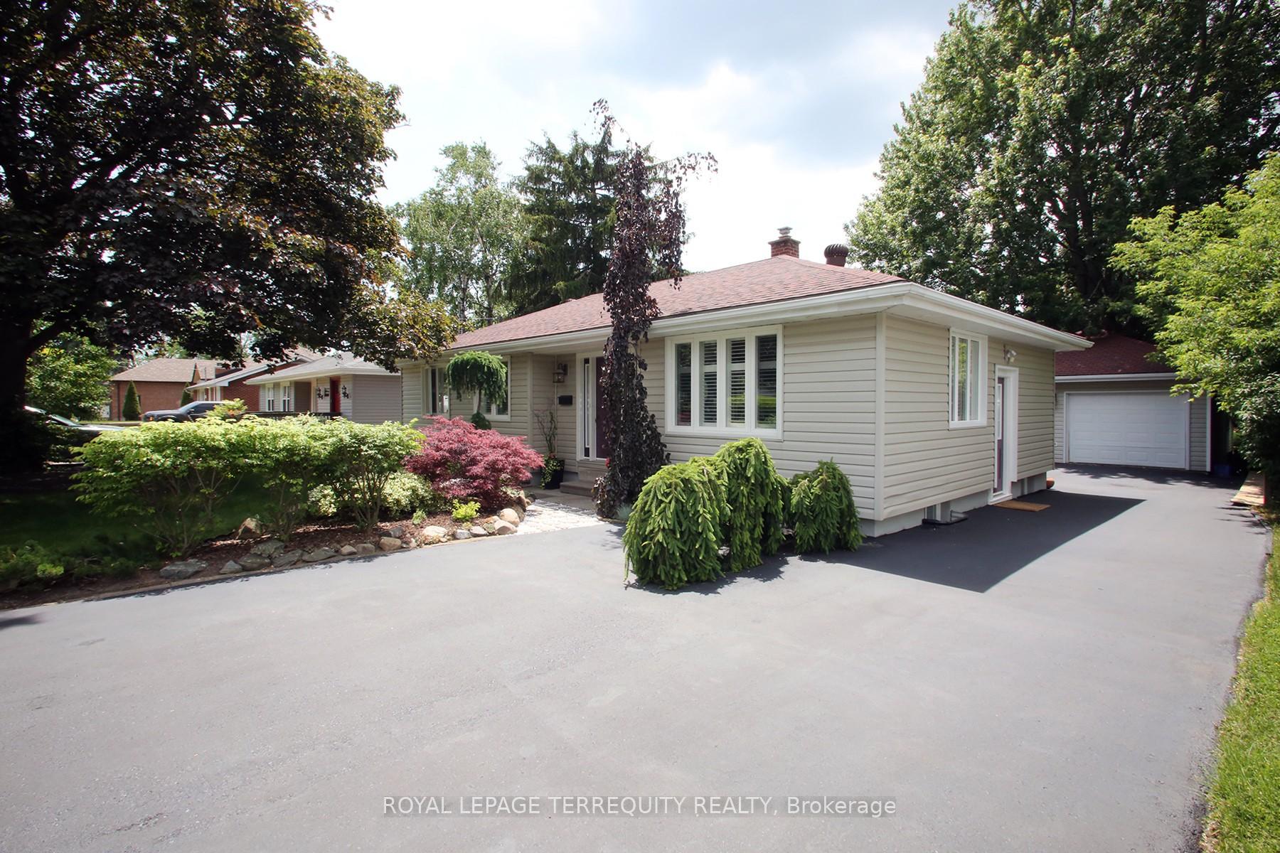 Photo 1 of 208 Craydon Road, Whitby, Downtown Whitby — HOMEH