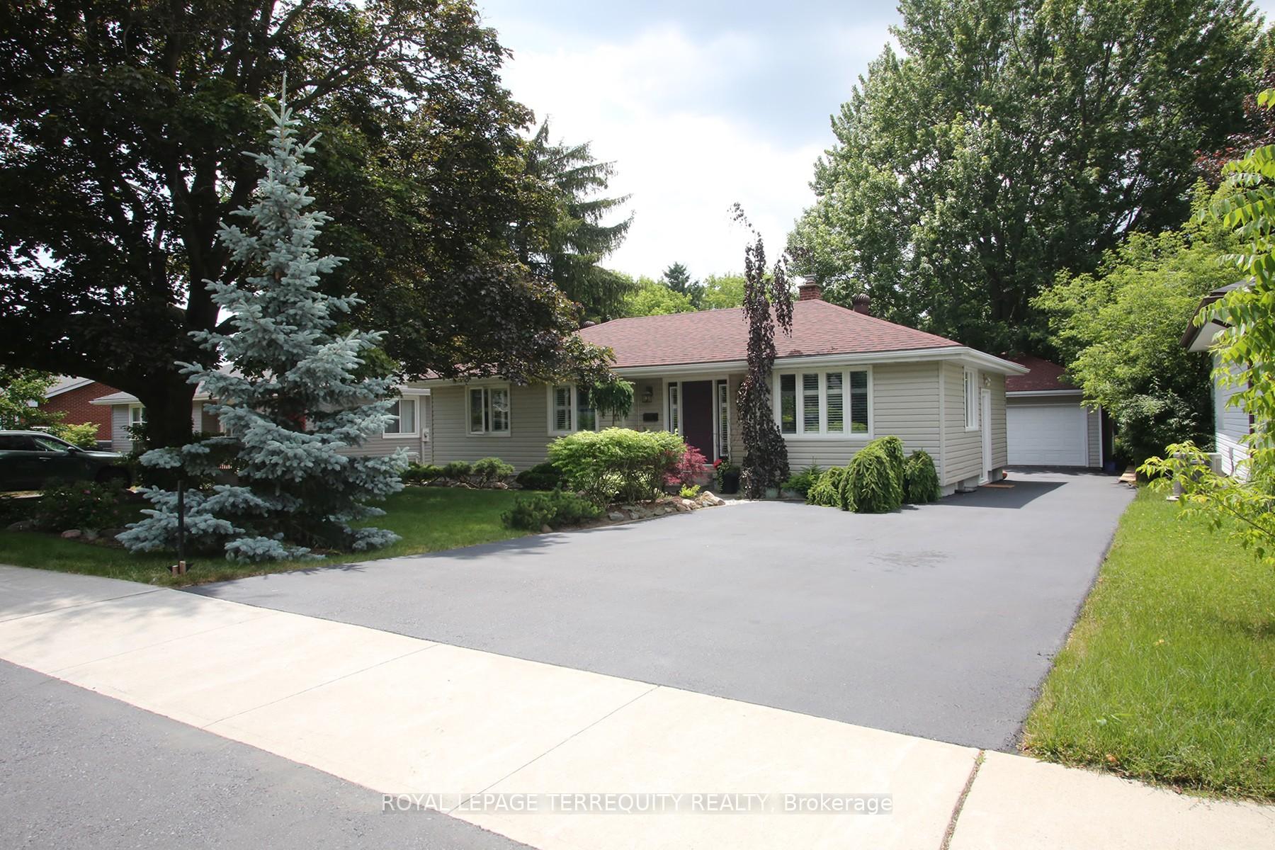 Photo 2 of 208 Craydon Road, Whitby, Downtown Whitby — HOMEH