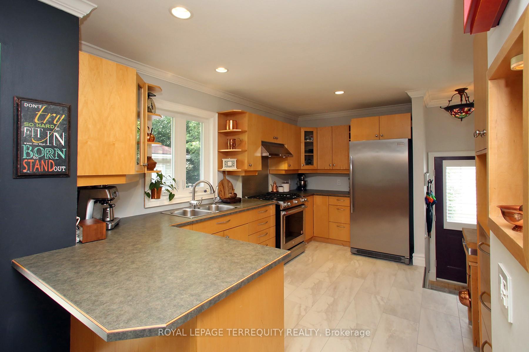 Photo 13 of 208 Craydon Road, Whitby, Downtown Whitby — HOMEH