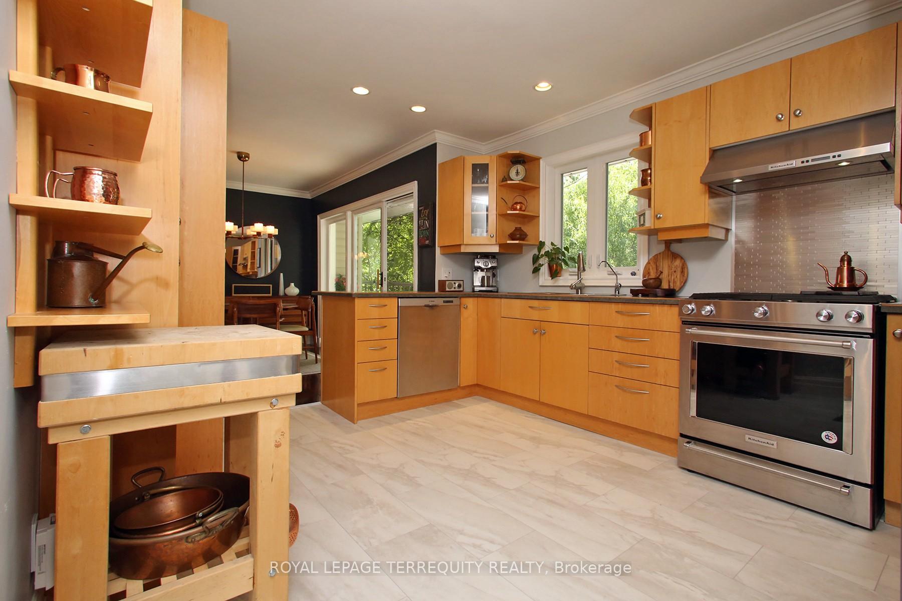 Photo 16 of 208 Craydon Road, Whitby, Downtown Whitby — HOMEH