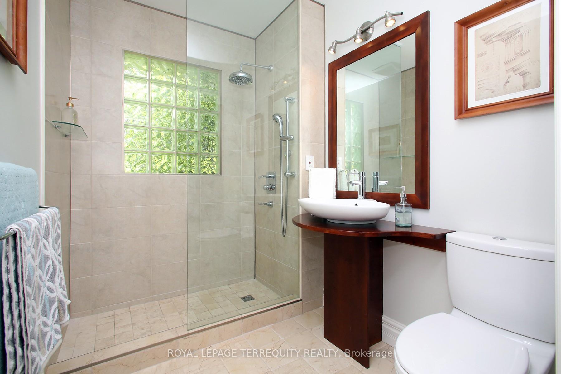 Photo 18 of 208 Craydon Road, Whitby, Downtown Whitby — HOMEH