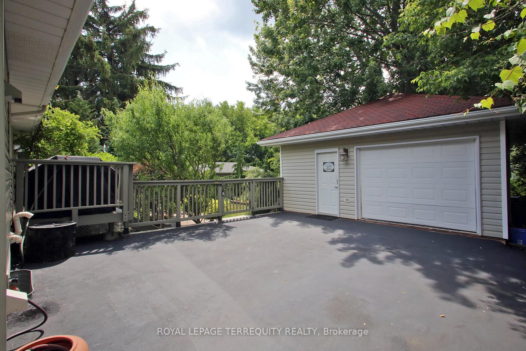 Photo 32 of 208 Craydon Road, Whitby, Downtown Whitby — HOMEH