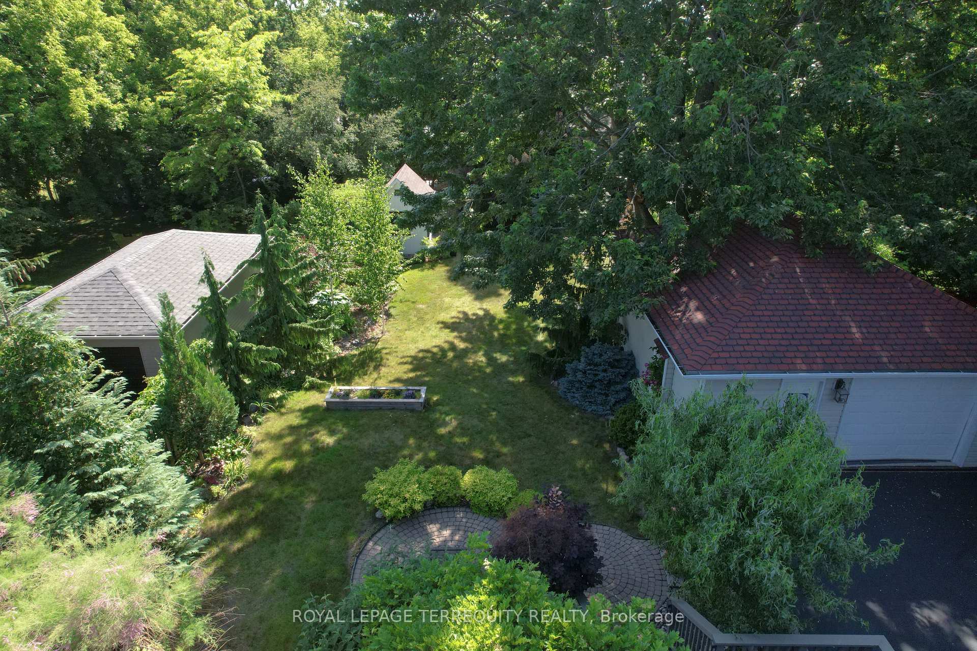 Photo 40 of 208 Craydon Road, Whitby, Downtown Whitby — HOMEH