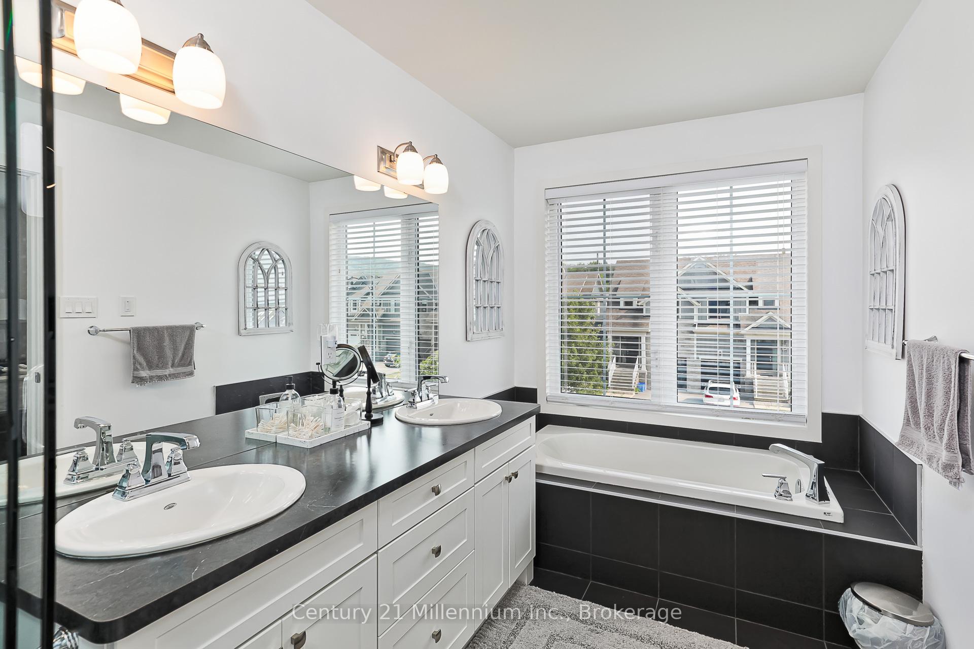 Photo 33 of 141 Yellow Birch Crescent, Blue Mountains — HOMEH
