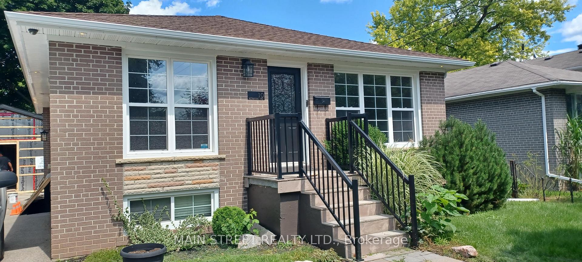 Photo 1 of Unit A, 10 Kemano Road, Aurora, Aurora Heights — HOMEH