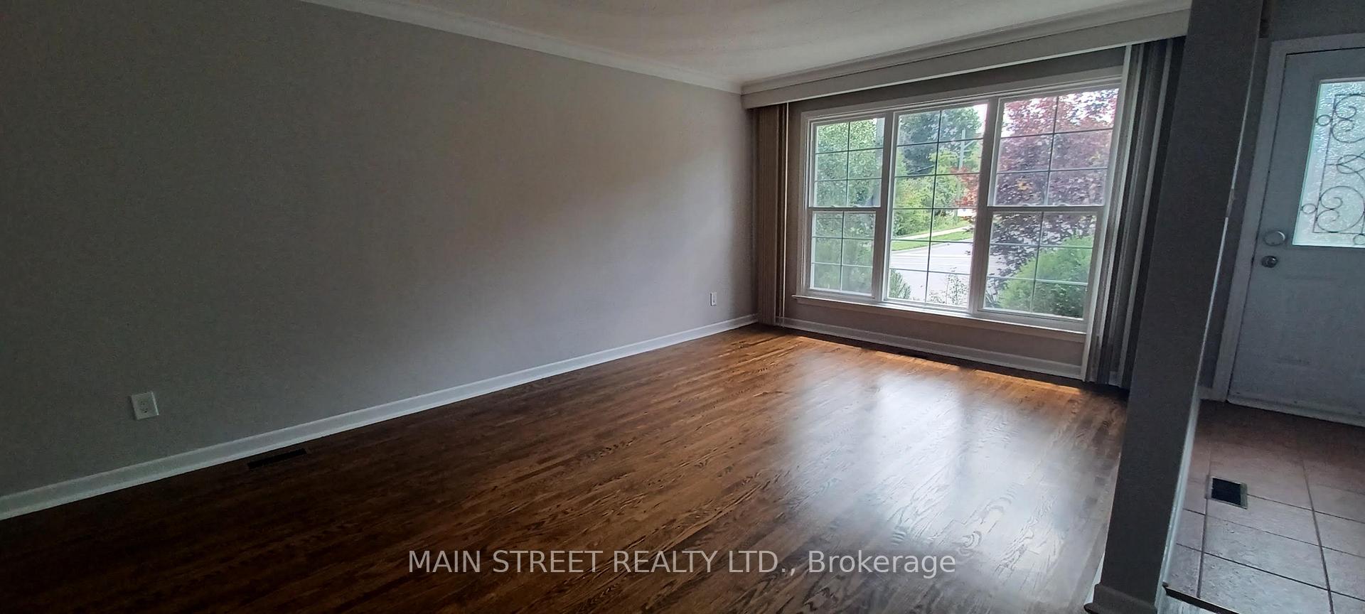 Photo 2 of Unit A, 10 Kemano Road, Aurora, Aurora Heights — HOMEH