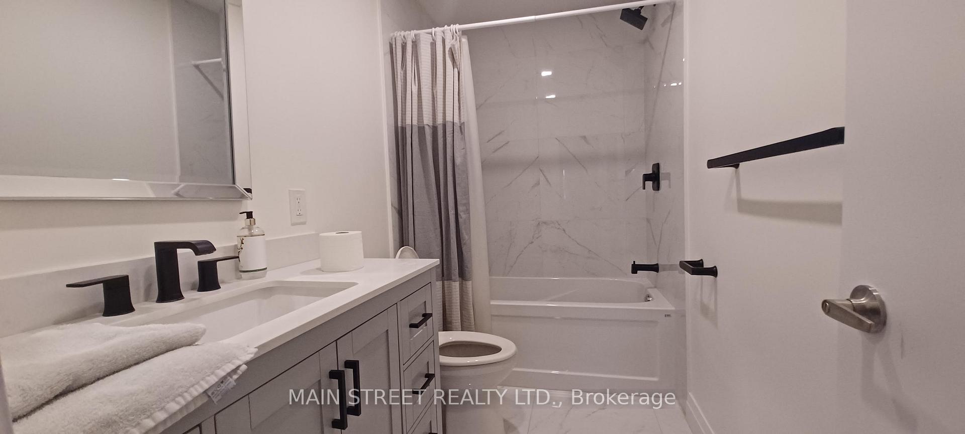 Photo 12 of Unit A, 10 Kemano Road, Aurora, Aurora Heights — HOMEH