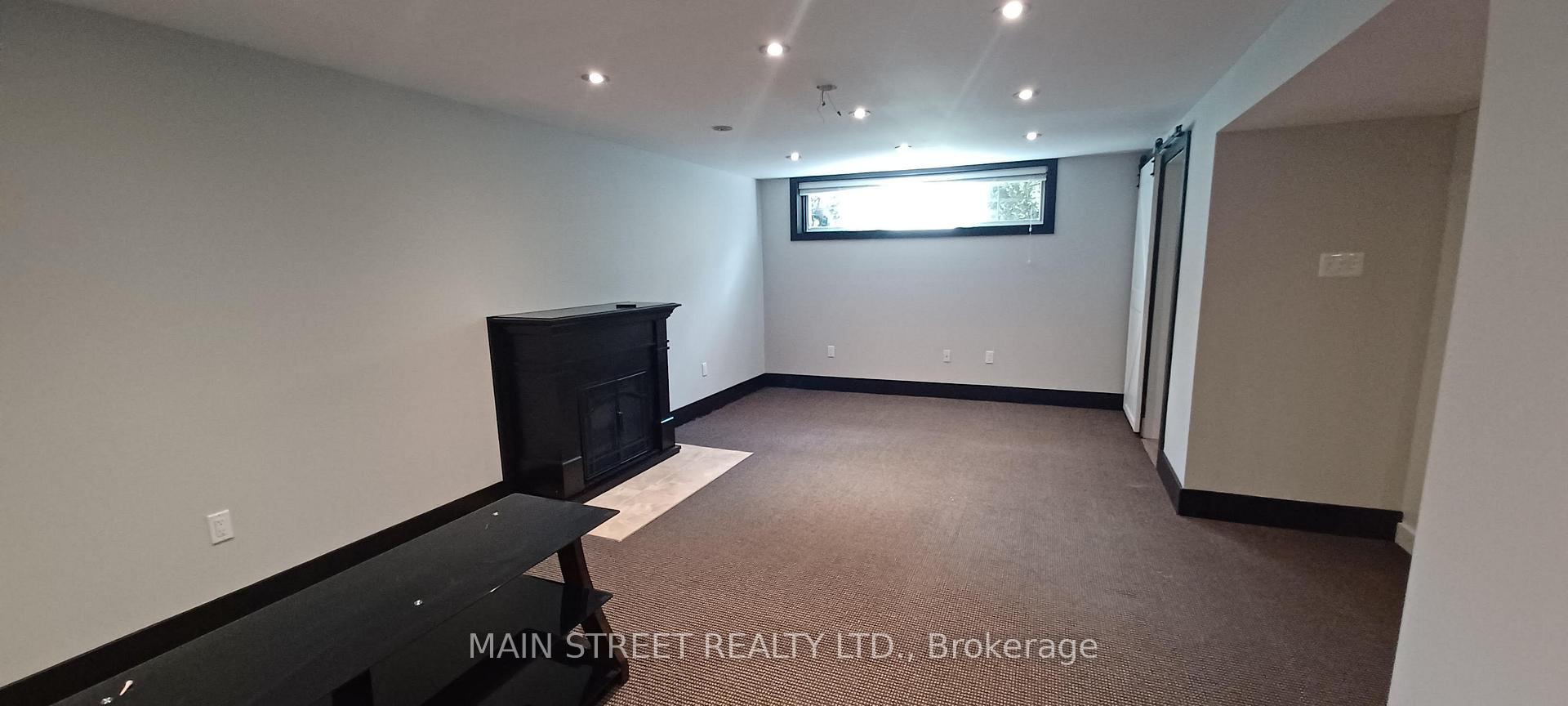 Photo 7 of Unit A, 10 Kemano Road, Aurora, Aurora Heights — HOMEH