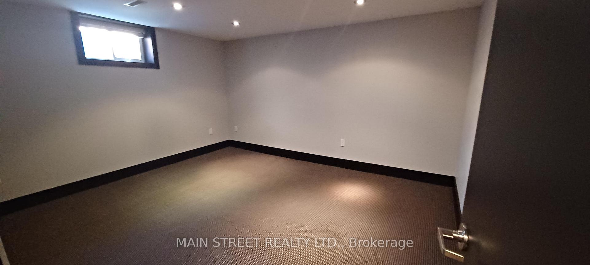 Photo 8 of Unit A, 10 Kemano Road, Aurora, Aurora Heights — HOMEH
