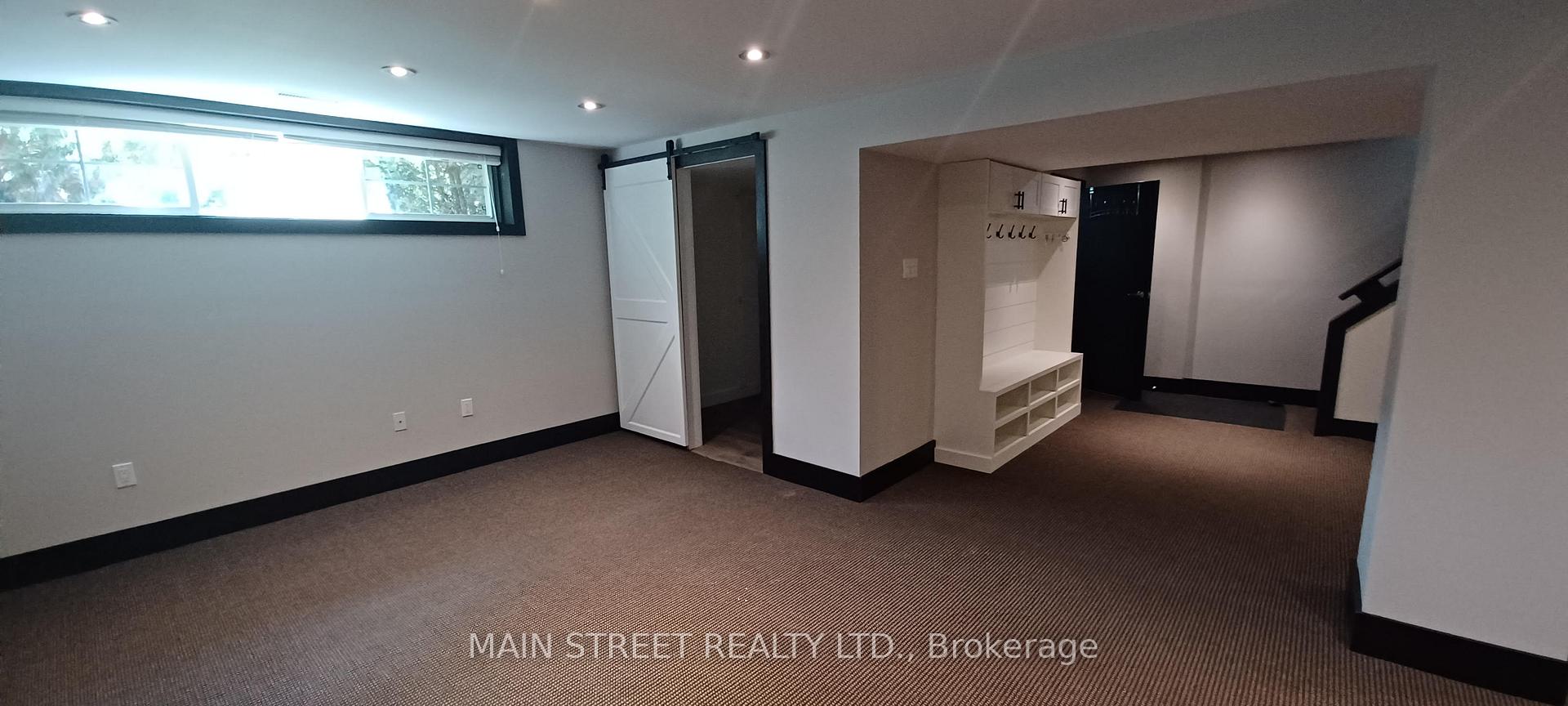 Photo 11 of Unit A, 10 Kemano Road, Aurora, Aurora Heights — HOMEH