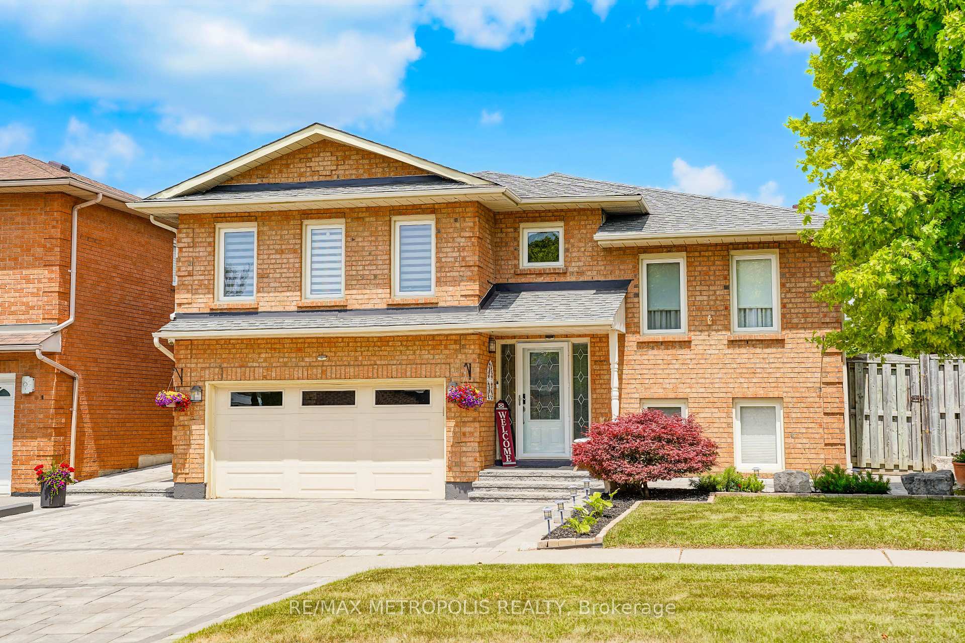 Photo 2 of 26 Limestone Crescent, Whitby, Pringle Creek — HOMEH
