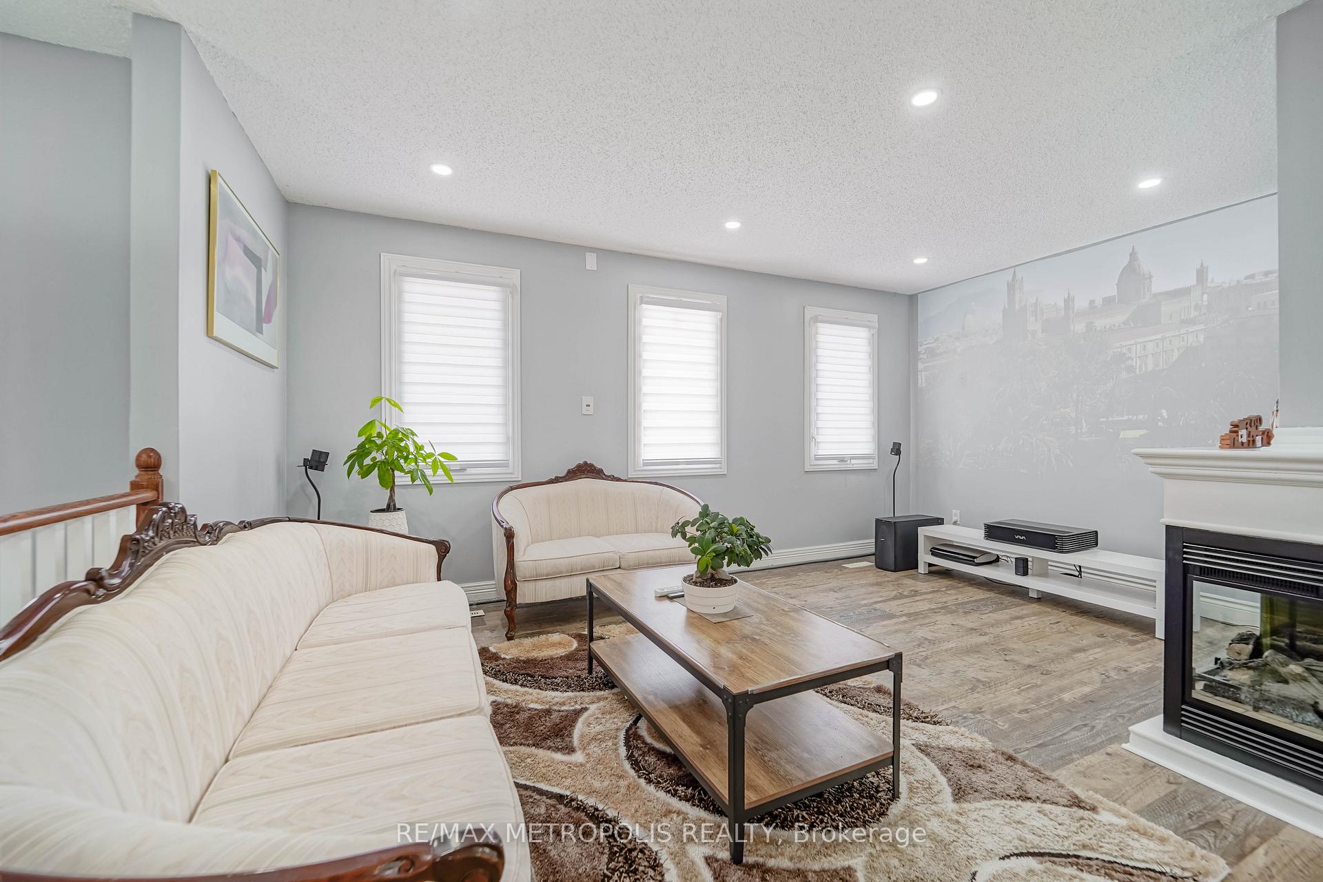 Photo 9 of 26 Limestone Crescent, Whitby, Pringle Creek — HOMEH