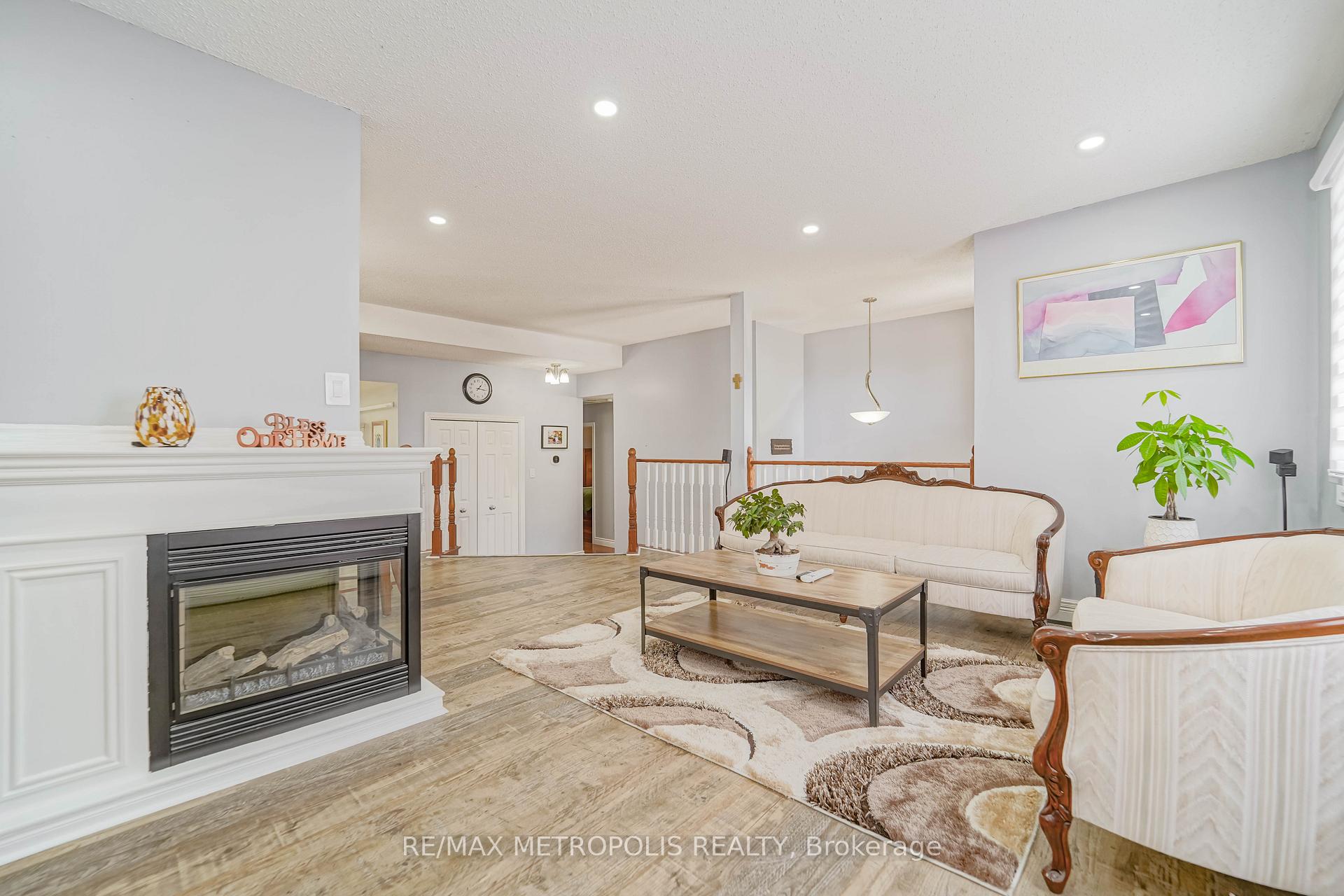 Photo 12 of 26 Limestone Crescent, Whitby, Pringle Creek — HOMEH