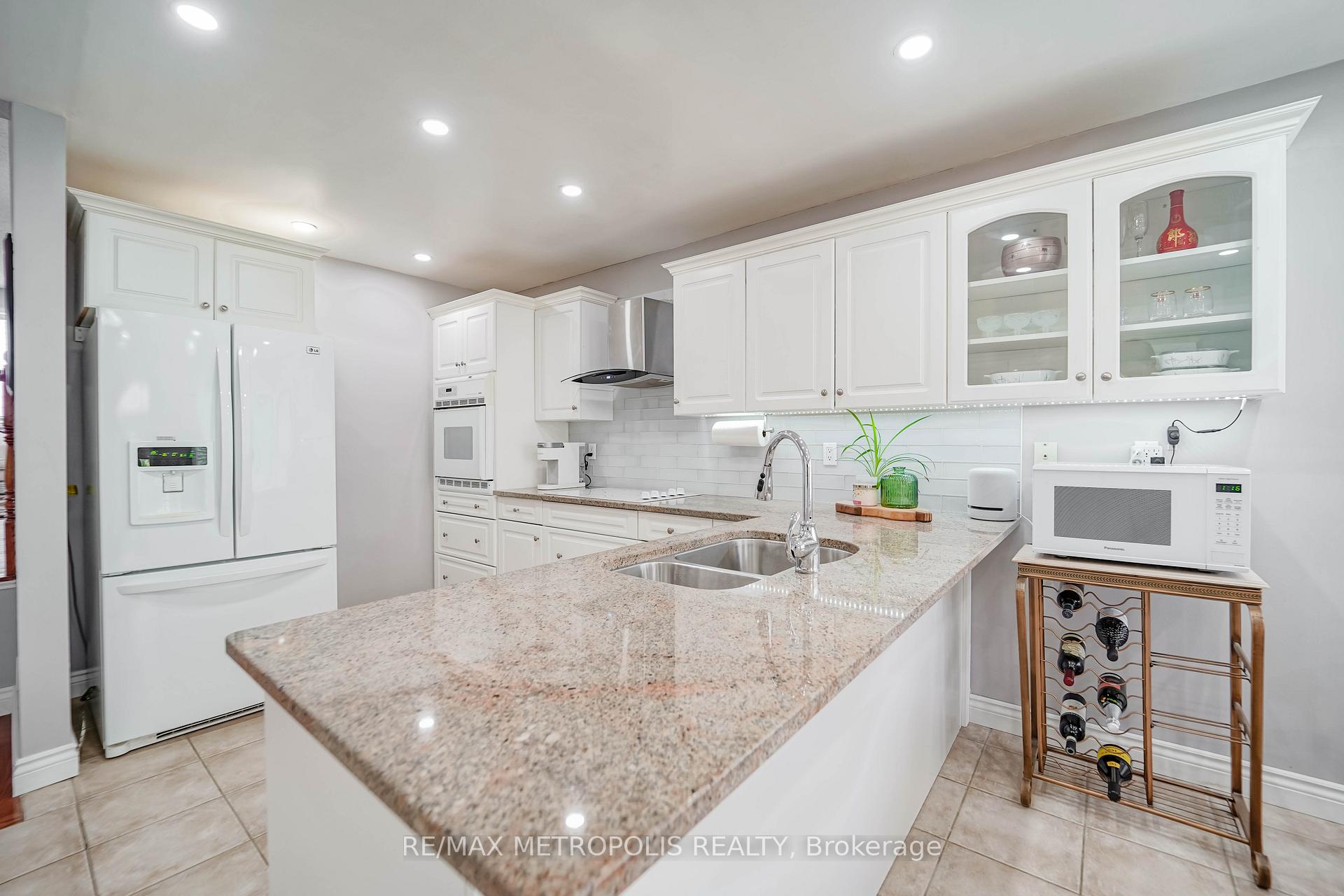 Photo 13 of 26 Limestone Crescent, Whitby, Pringle Creek — HOMEH