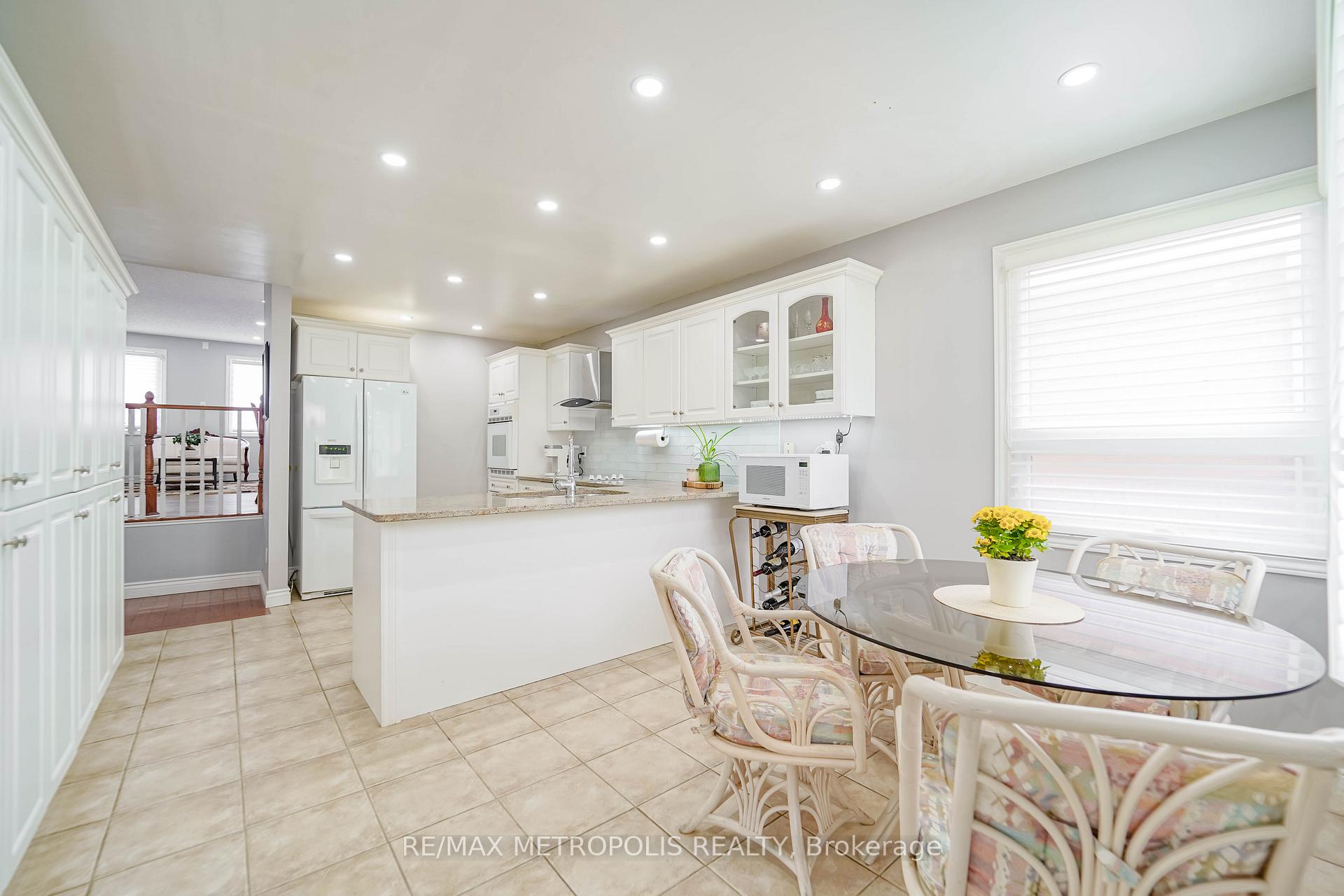 Photo 16 of 26 Limestone Crescent, Whitby, Pringle Creek — HOMEH