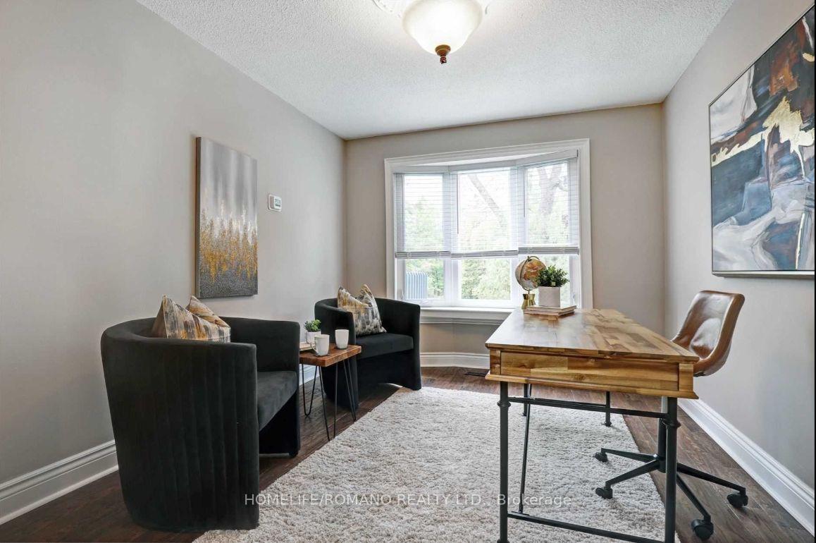 Photo 4 of 2 Viva Court, Vaughan, Maple — HOMEH