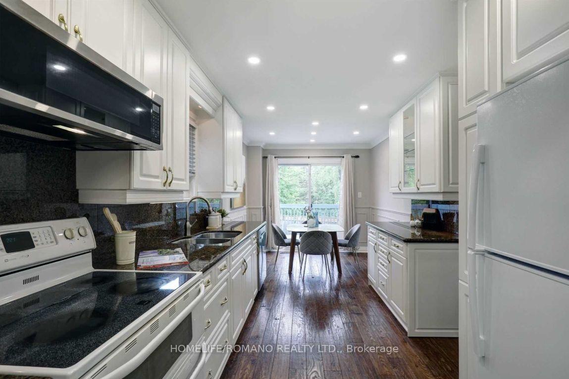 Photo 5 of 2 Viva Court, Vaughan, Maple — HOMEH