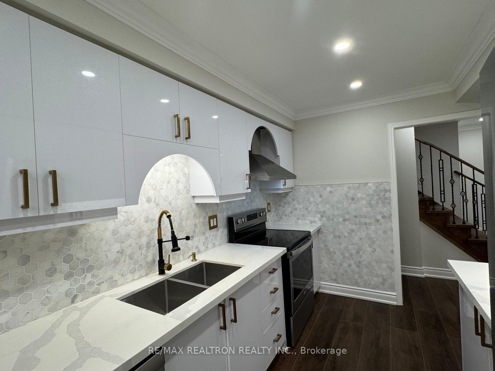 Photo 5 of 73 Lento Court, Vaughan, East Woodbridge — HOMEH